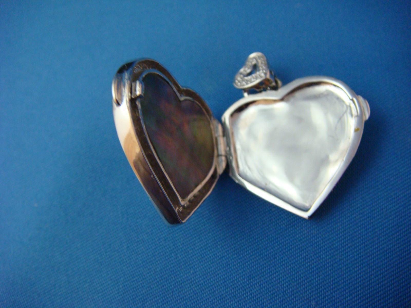 14 KT WHITE GOLD HEART SHAPE HAPPY DIAMONDS PENDANT-LOCKET 8.8 GRAMS