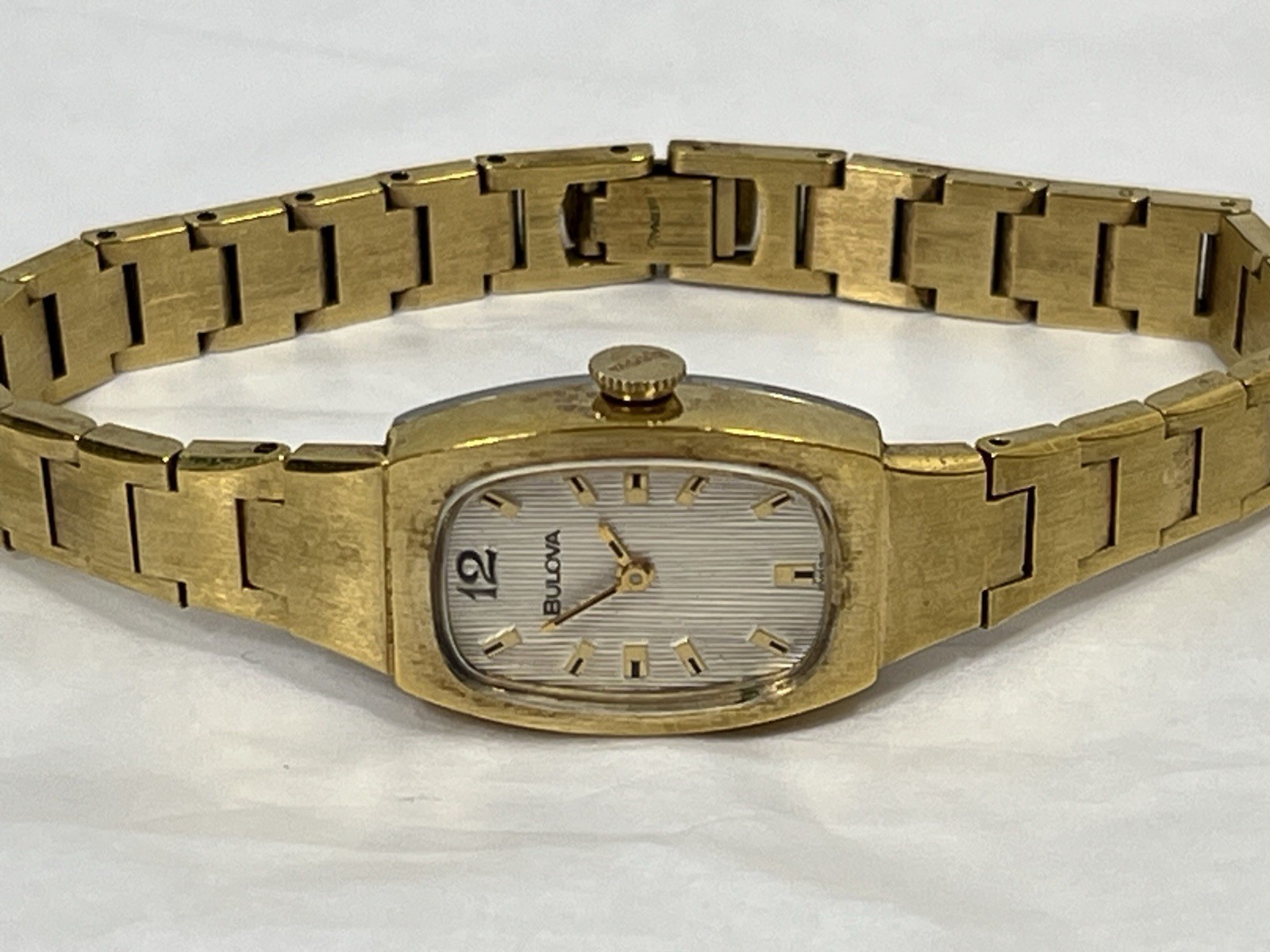 Women’s Bulova 1973 Vintage 6CL Mechanical Wind Gold Tone Swiss Made Watch-WORKS