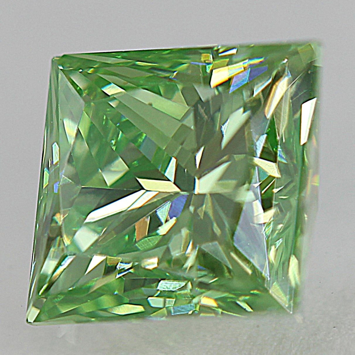 Cert 0.80 Carat Fancy Vivid Green VVS1 Princess Natural MINED Diamond 5.3×4.7mm