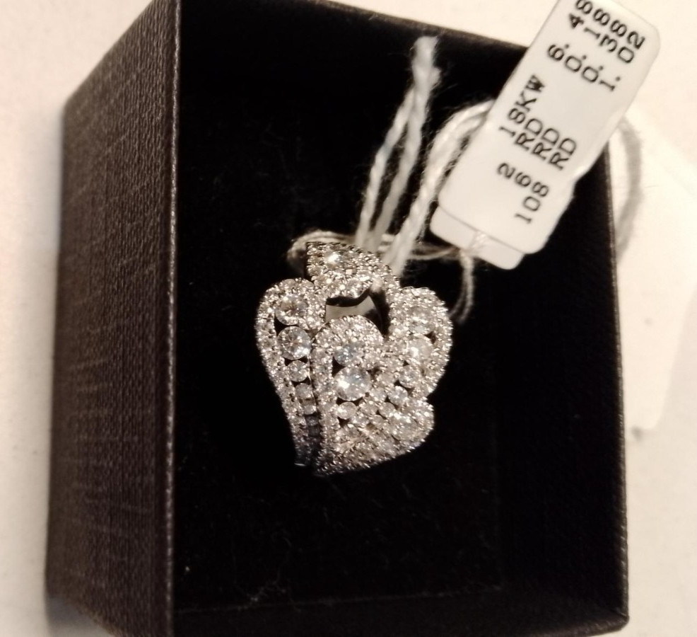 18k White Gold Diamond Ring. TDW 1.58ct. Claster Dress ring. M size. New/tag/box