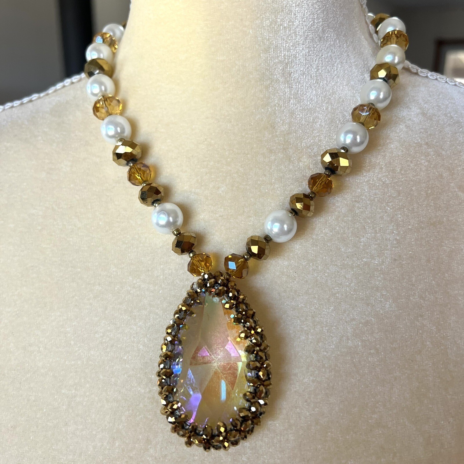 Statement Oval Faceted Crystal Pendant Necklace Brown/Ivory Beaded 18 Inches