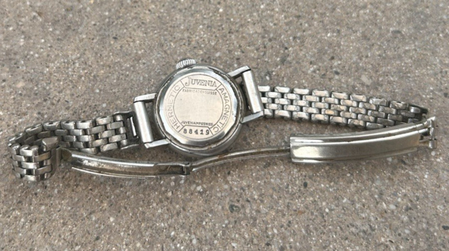 Vintage JUVENIA Ladies’ Hand-Wound Watch Working Condition Engraved By Kreisler