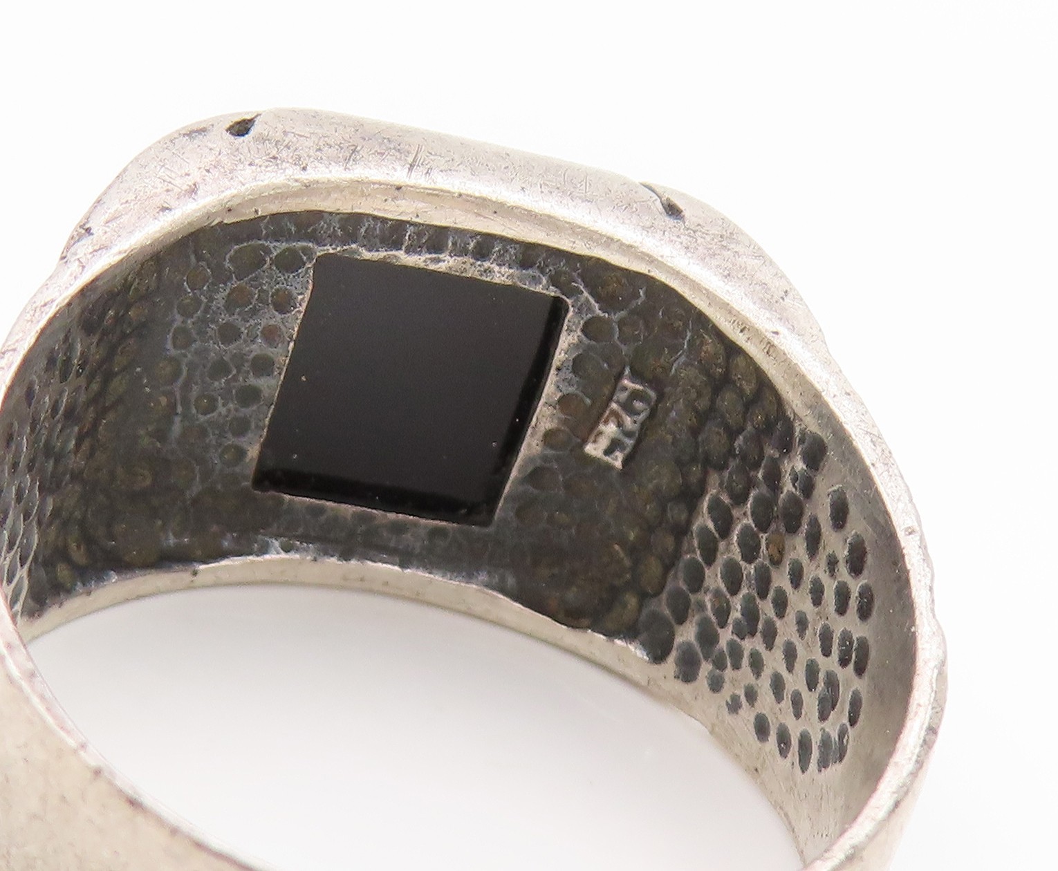 925 Sterling Silver Vintage Ring Onyx Etched Geometric Band Sz 11.5 RG34001