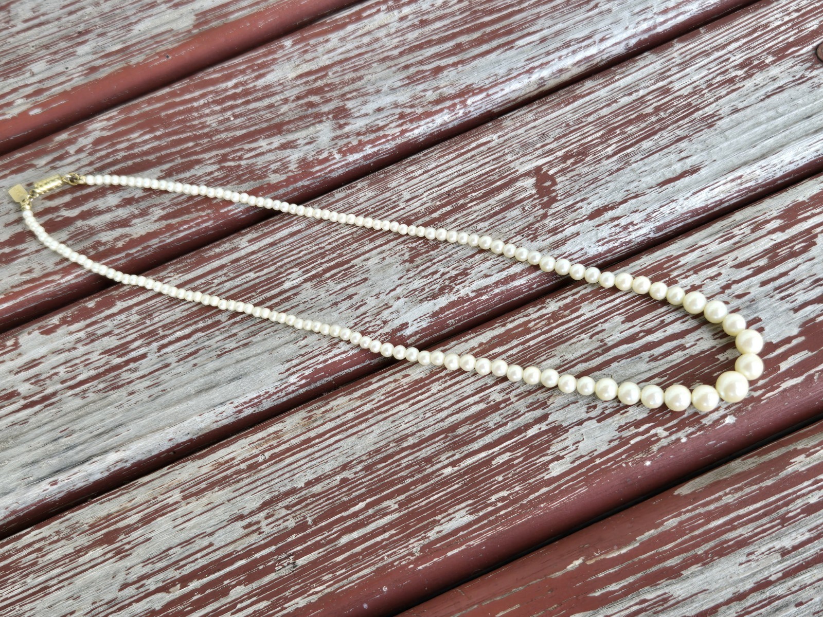 vintage faux white pearl necklace