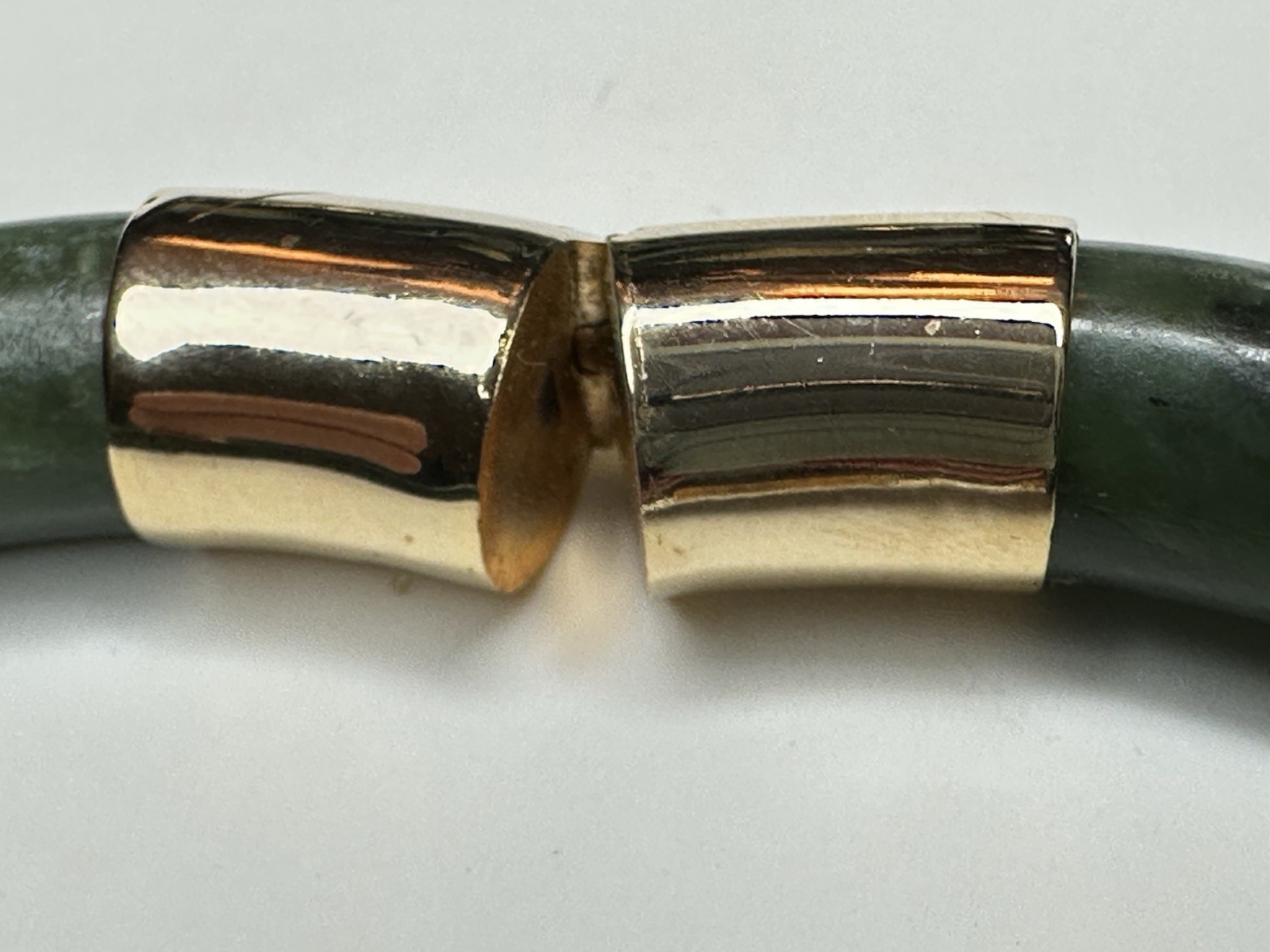 Vintage Green Nephrite Jade Hinged Gold Tone Bangle Bracelet w/ Push Lock /Chain