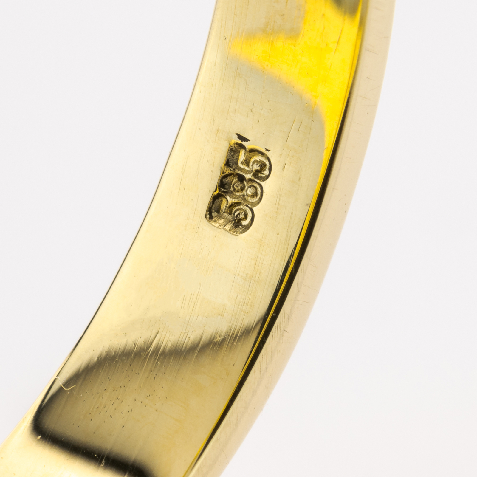 14k gold ring with an aquamarine