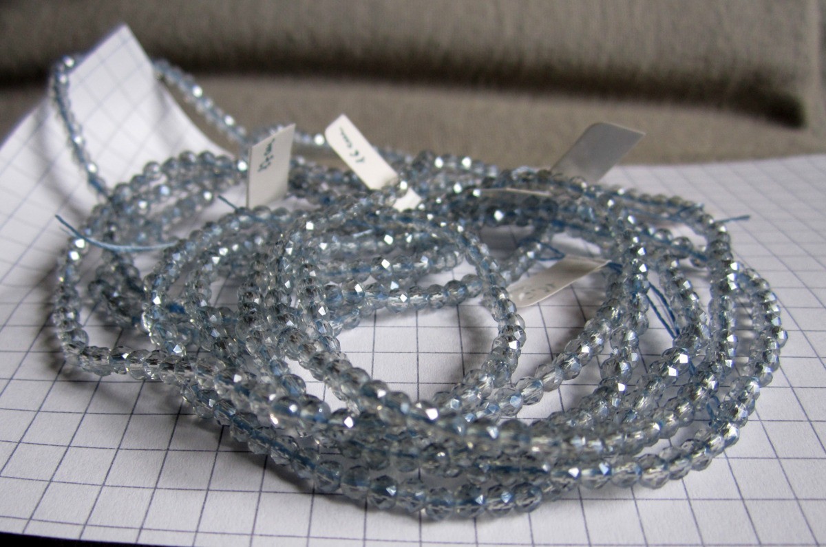 Light Blue Spinel Bracelet – Fac. Ø ~3mm / ~15-20 cm Arm Width – Elastic