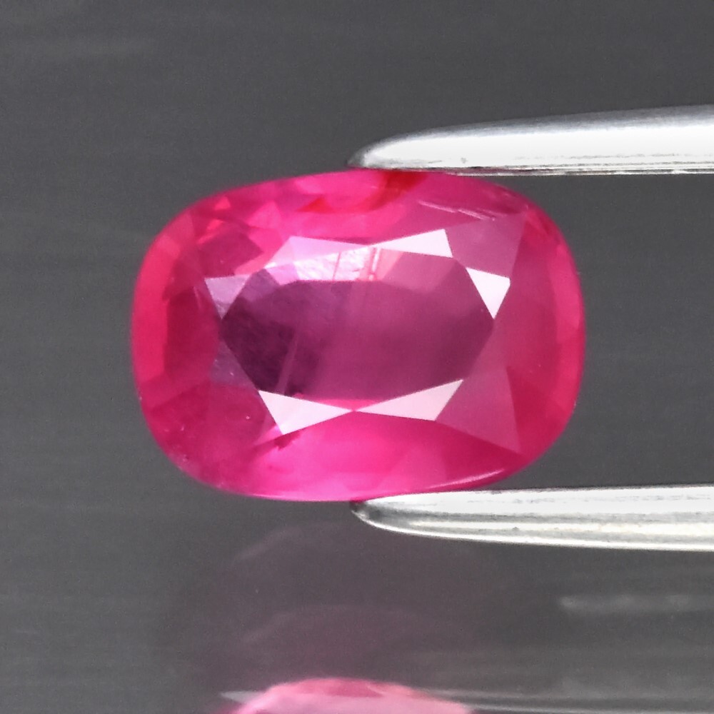 1.01ct 6.7×4.8mm Cushion Natural Purplish Pink Sapphire Mozambique Gemstone