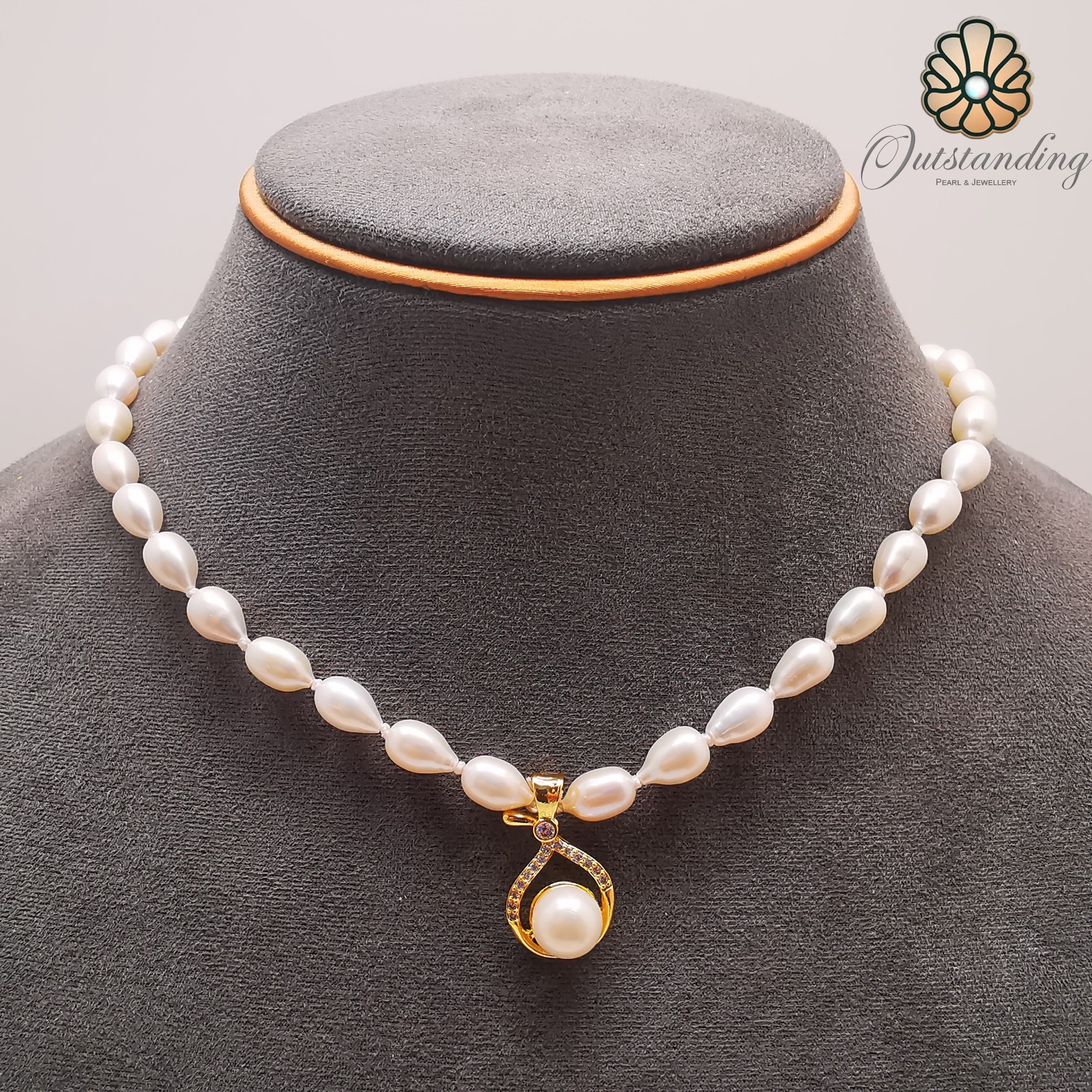 Real 9ct Gold Saltwater Pearl Beads Necklace w/ Emerald Pendant & Clasp Genuine