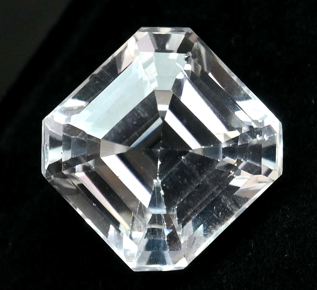 Flawless 14.85 Ct Natural White Colorless Montana Sapphire Certified Gemstone