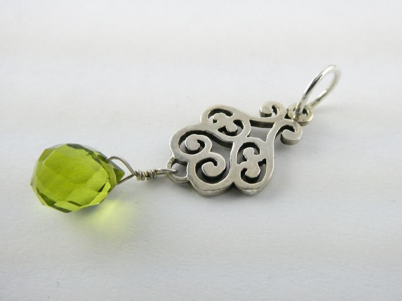 Sterling Silver Faceted Green Glass Briolette Bead Charm Pendant 2.8g 1.5 Inches