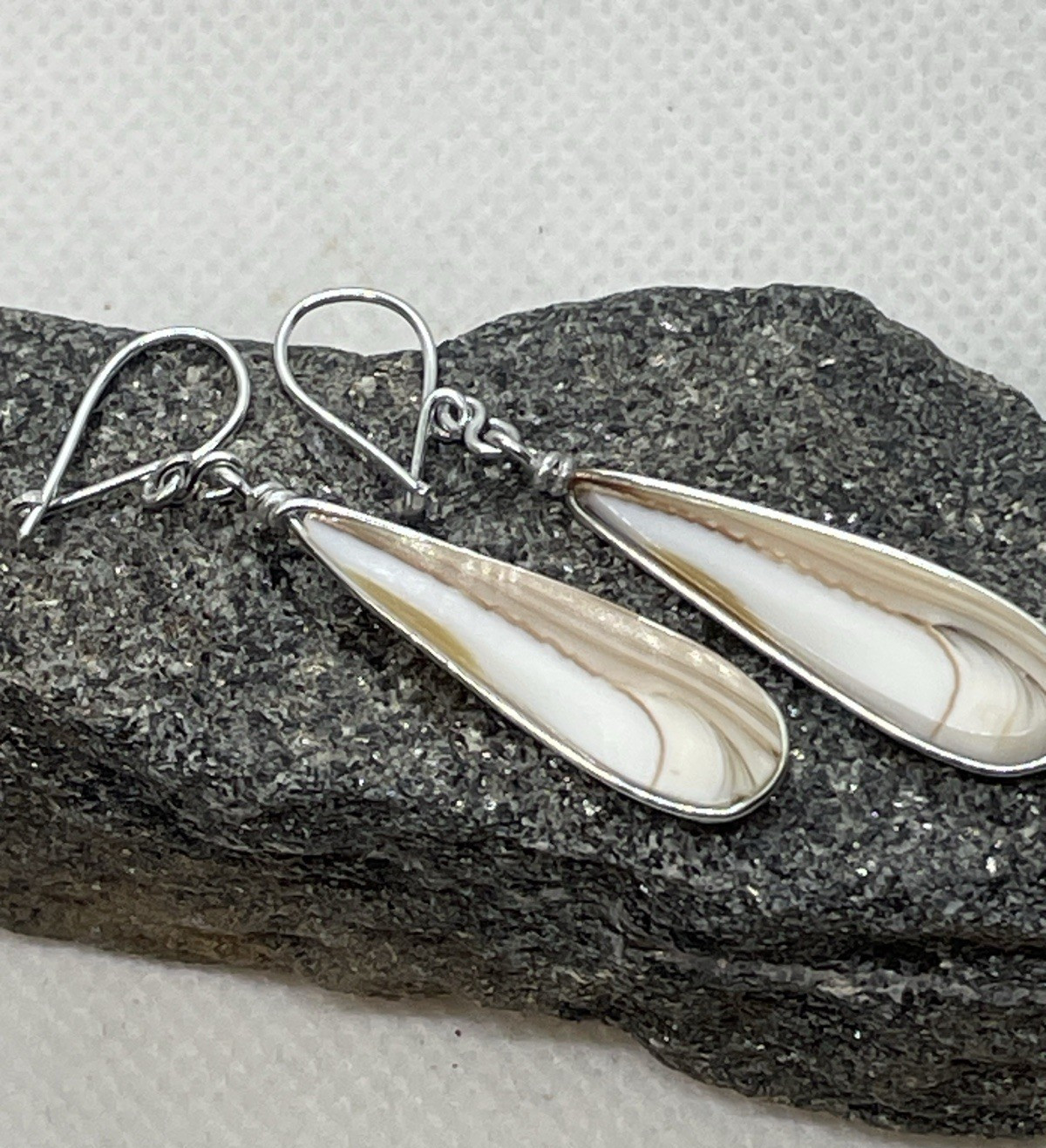 Sterling Silver Dangles Polished Agate White & Beige Pierced 1 3/4″ Length