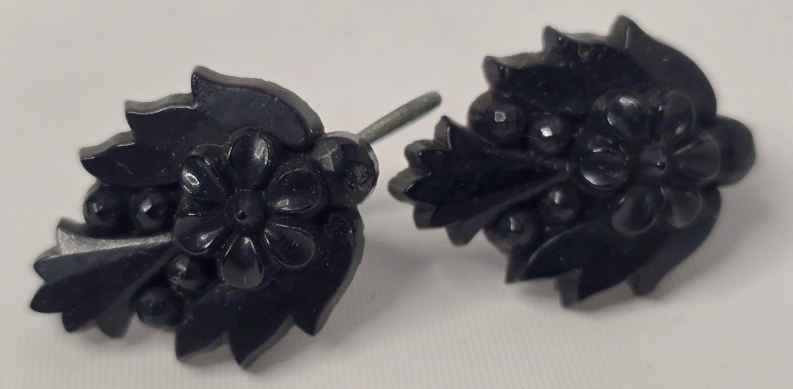 VINTAGE SCREW BACK EARRINGS ● JET BLACK ● Flower And Leaves Design ● Retro Party