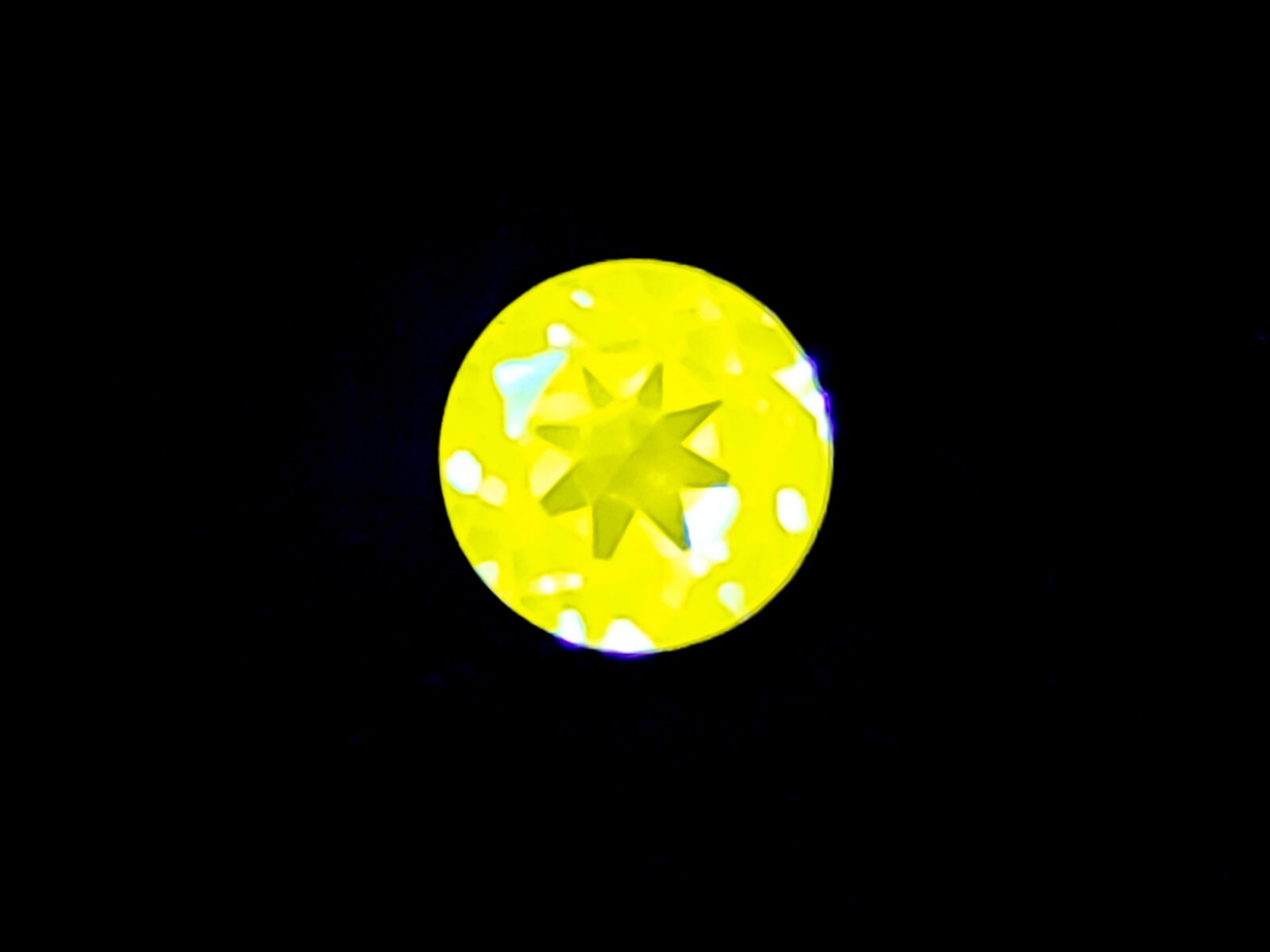 UV Yellow YAG Yttrium Aluminum Garnet 1.5ct Fluorescent Round Brilliant Cut Gem