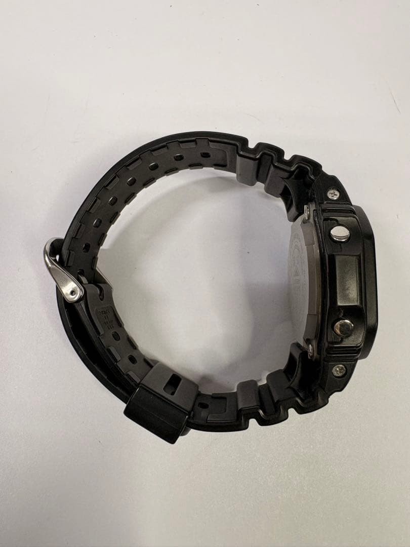 Comes with box in excellent condition GW M5610U 1JF Digital Radio Solar Square