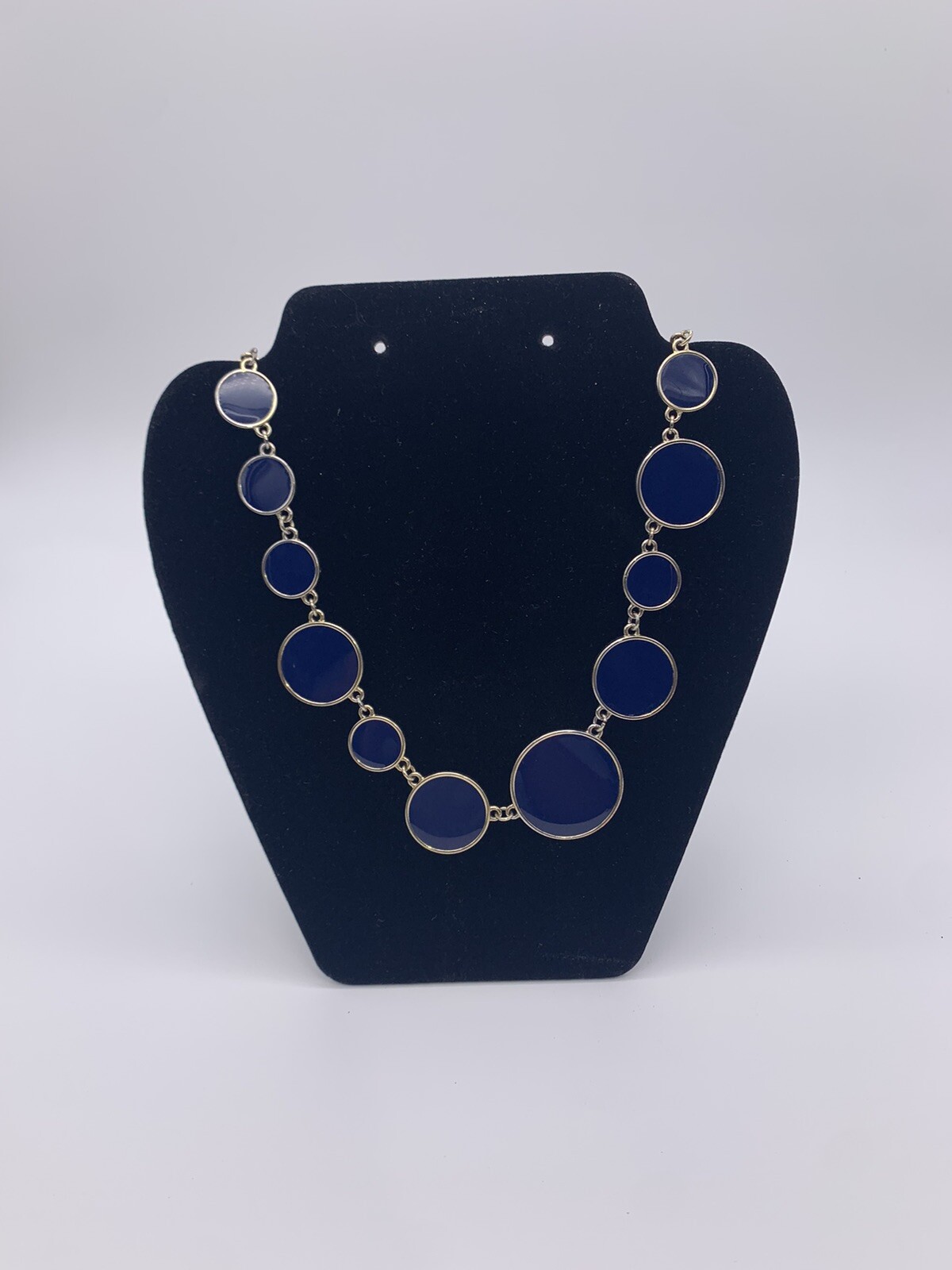 Vintage Silver Tone Navy Blue Round Shiny Flat Disk Charmed Necklace 17”