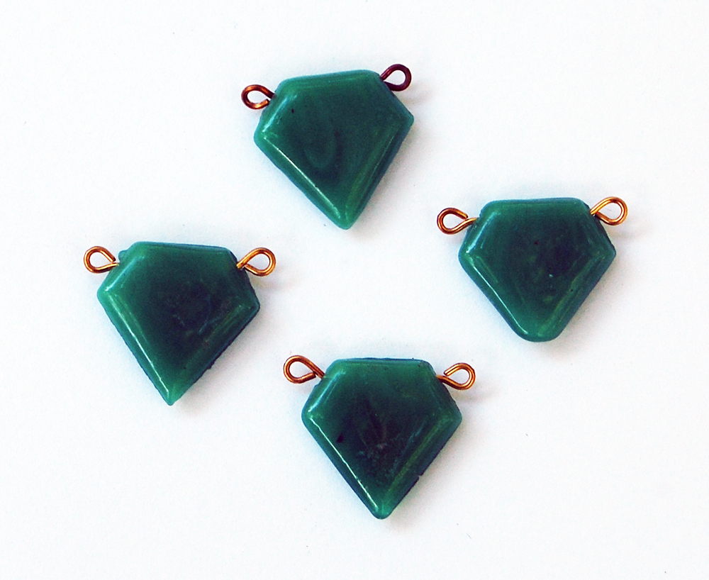 VINTAGE 4 GREEN OPAQUE GLASS PENTAGON BEAD 4 CONNECTORS OLD POINTED SHIELD