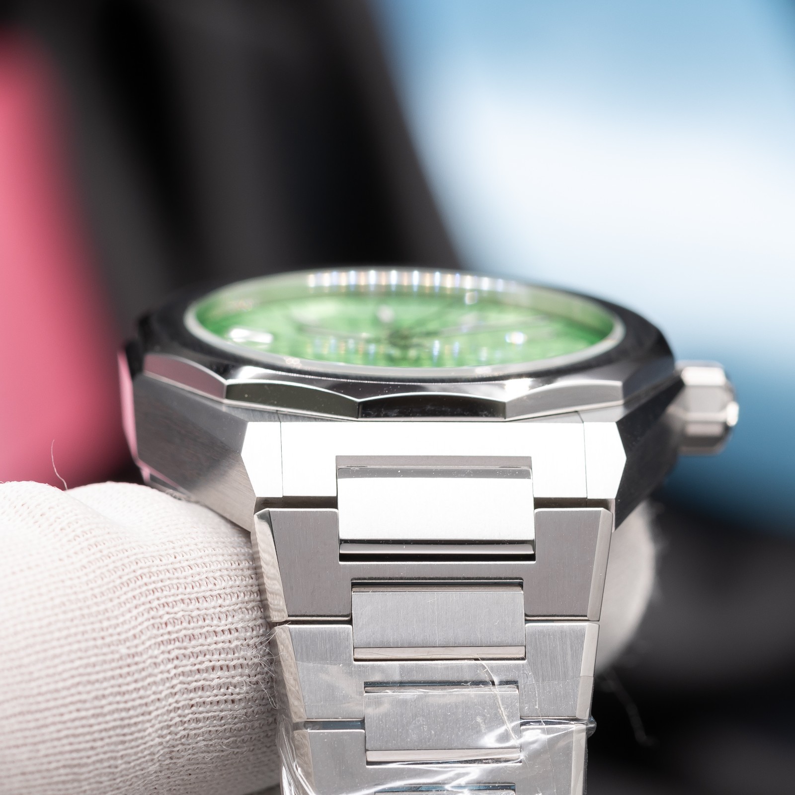 2025 Zenith Defy Skyline Sunburst Green Watch 03.9400.670/61.I001 New & Unworn