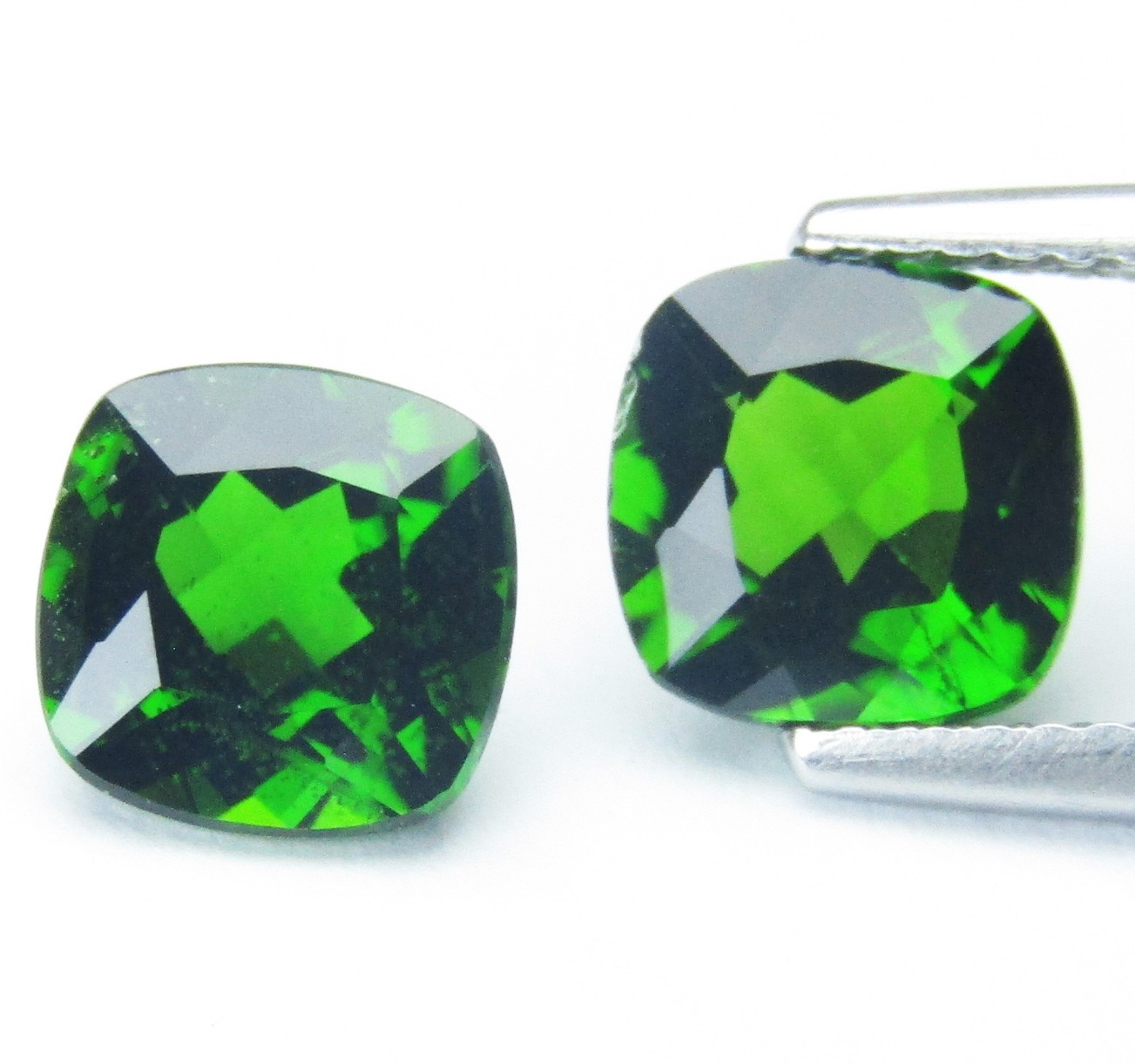3.19Cts Elegants Green Natural Chrome Diopside 7mm Cushion Shape Pair Gems