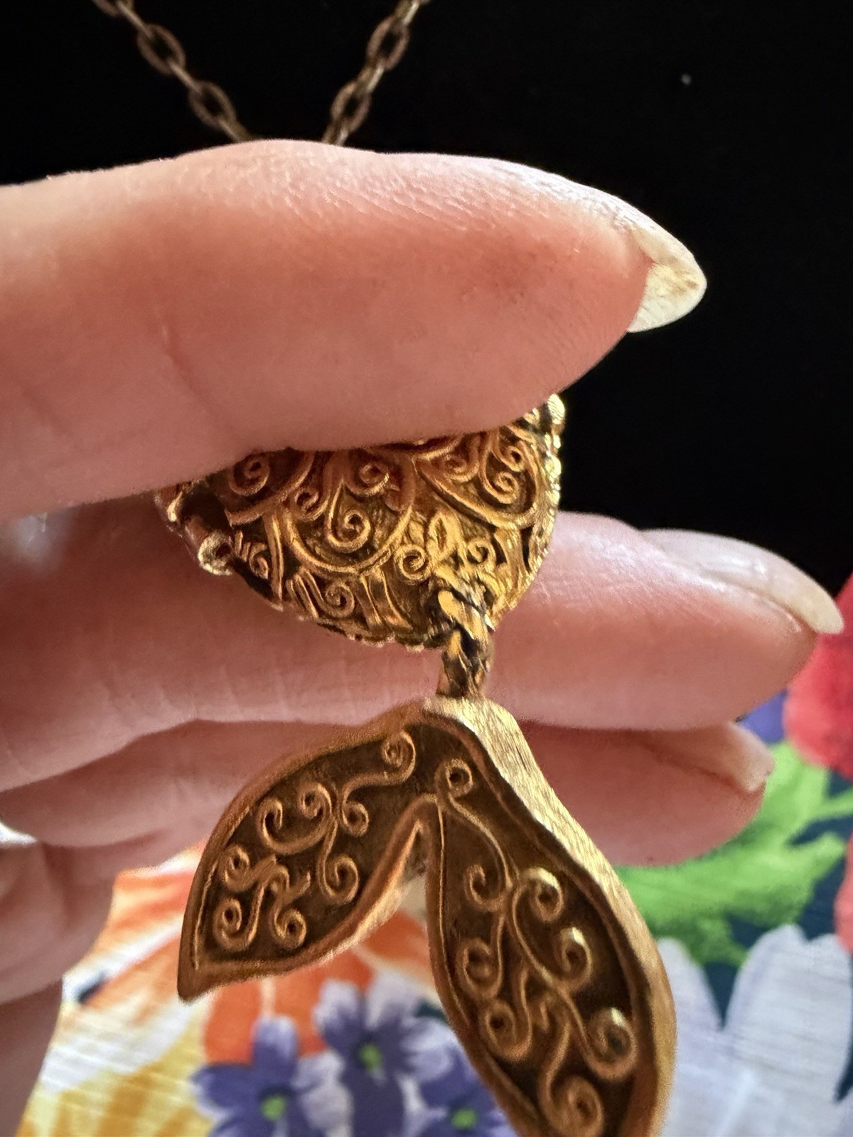 MAX FACTOR PENDANT SOLID PERFUME COMPACT NECKLACE goldtone FISH