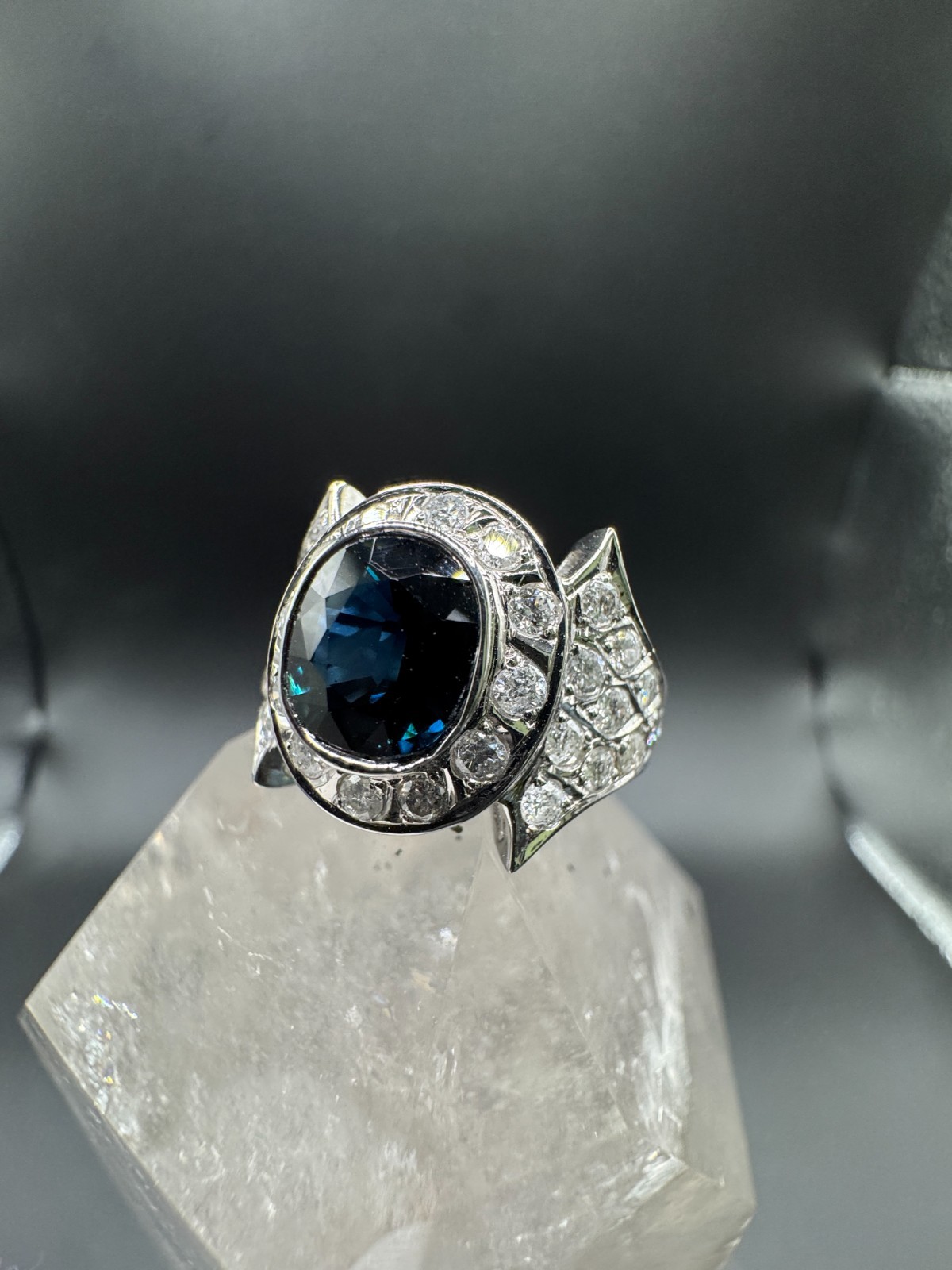 Ring 750 Gold Magnificent Vintage Ring 14K White Gold with Sapphire & Diamonds