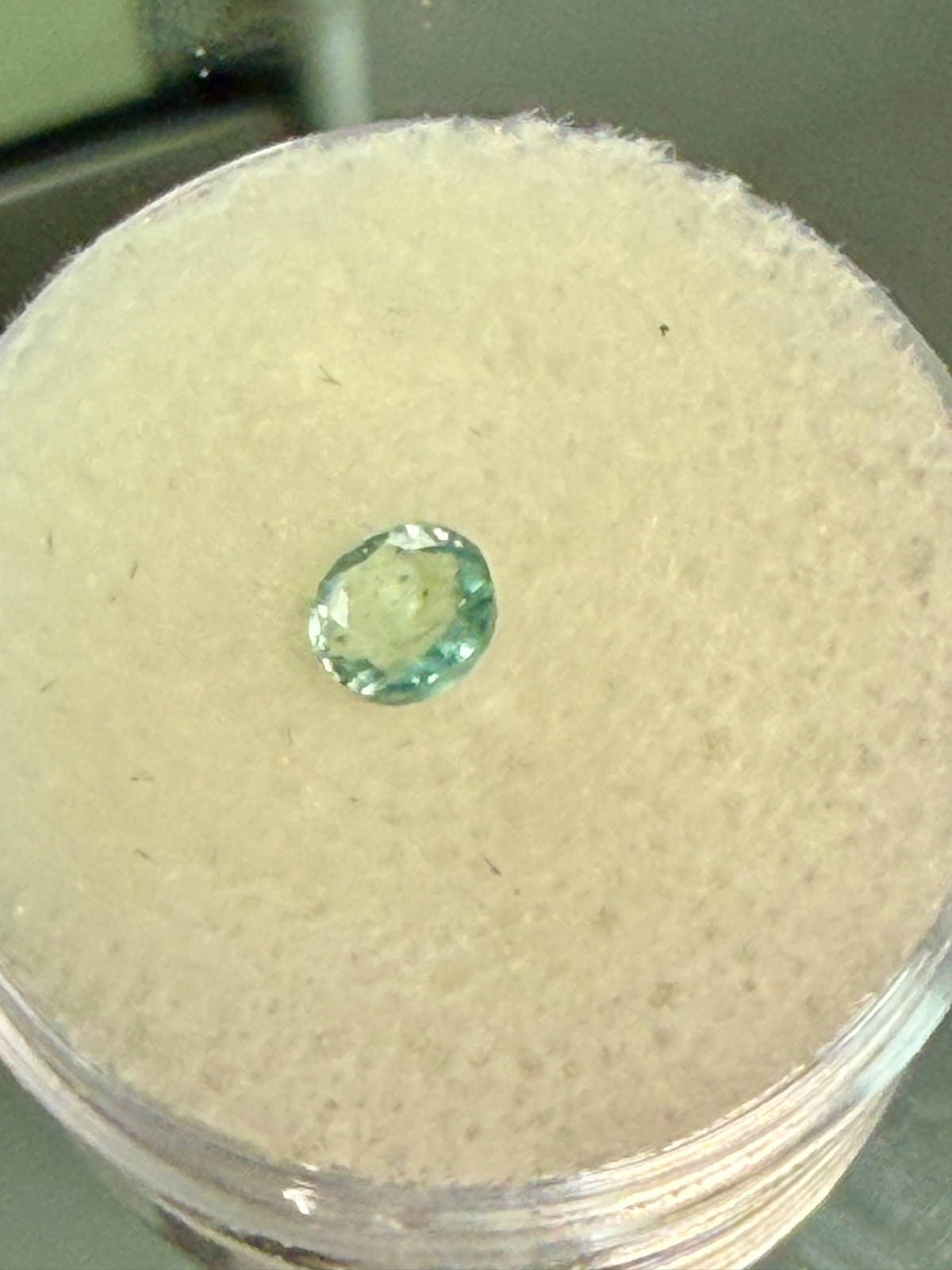 Light Green Round Emerald Gemstone (4.5mm – 0.50 ct) (ERG-02)
