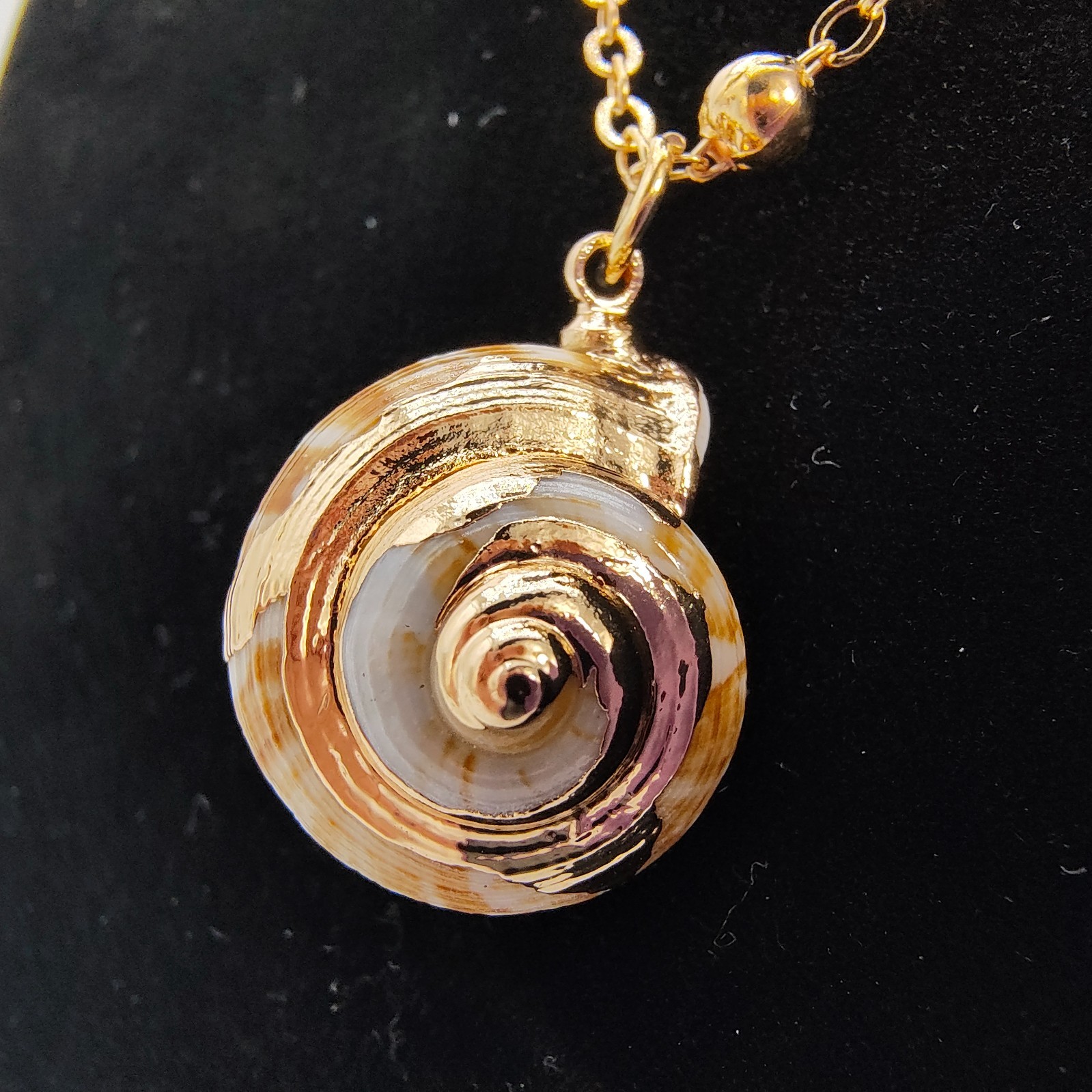 Seashell Pendant Necklace Gold Tone Nautical Beach Summer Resortwear Coastal