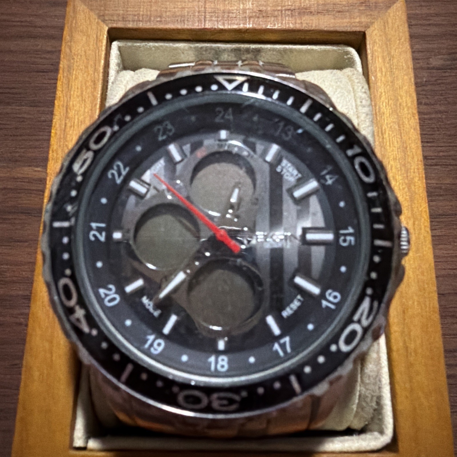 Men’s Stainless Elgin Digital & Analog Watch Needs New Battery Black And Sliver