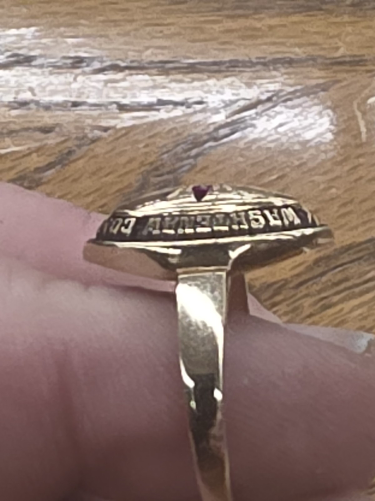 Vtg 10K Washtenaw Community College Class Ring Gold Purple Stone 5.3 Grams