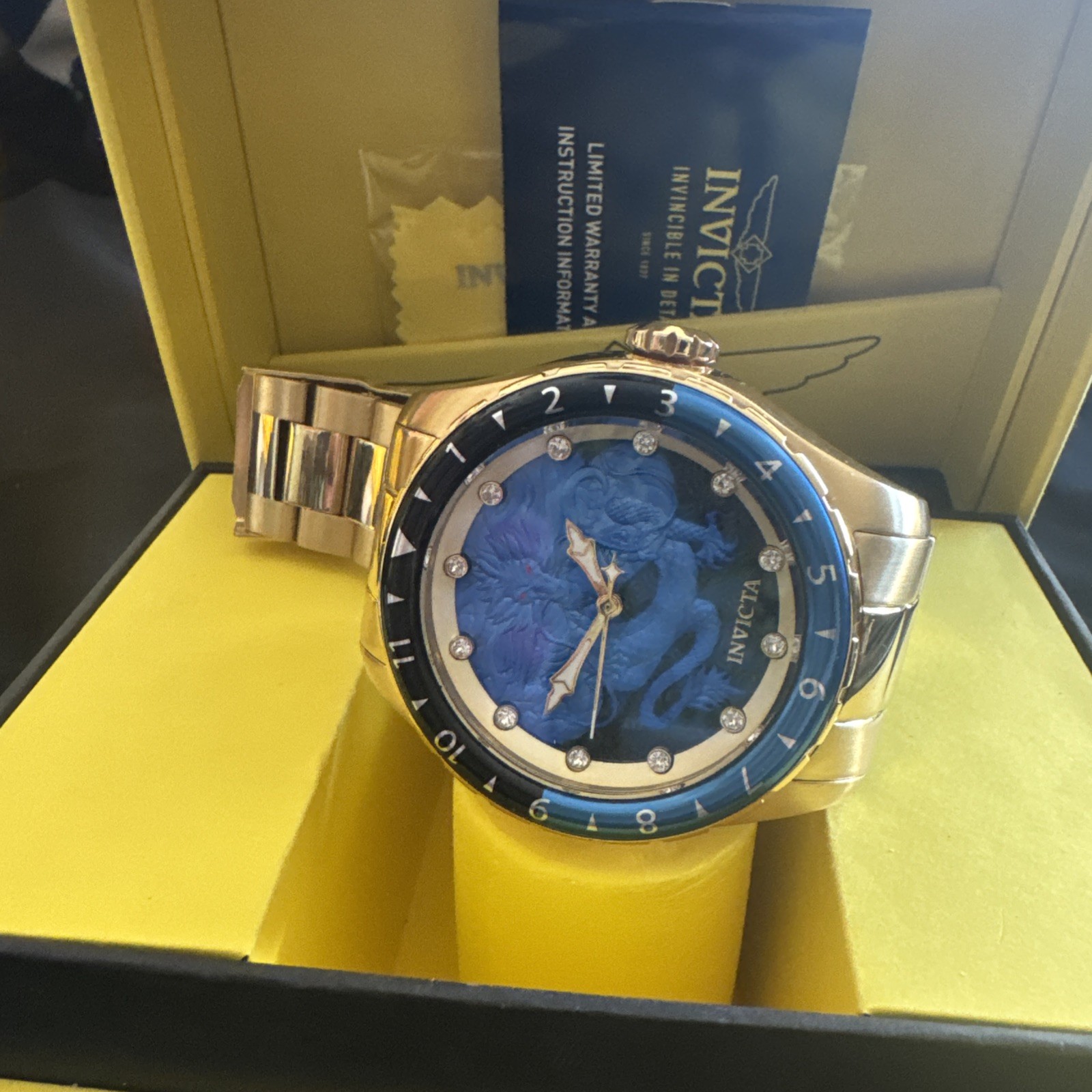 Invicta Auto Speedway Dragon Works. Genuine Original Cert. Crystal Model 28355