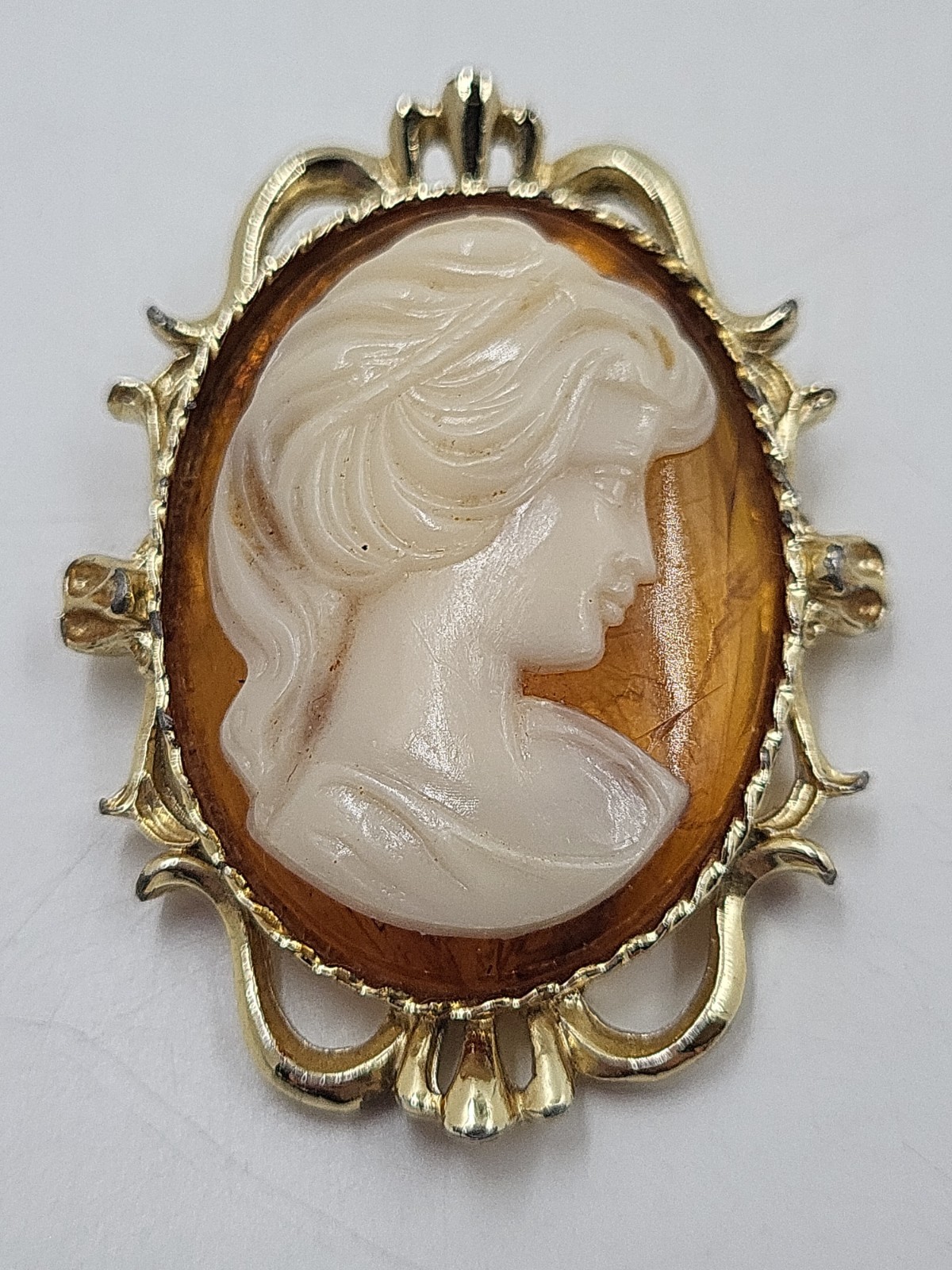 Vintage Gerry’s cameo brooch pin gold tone