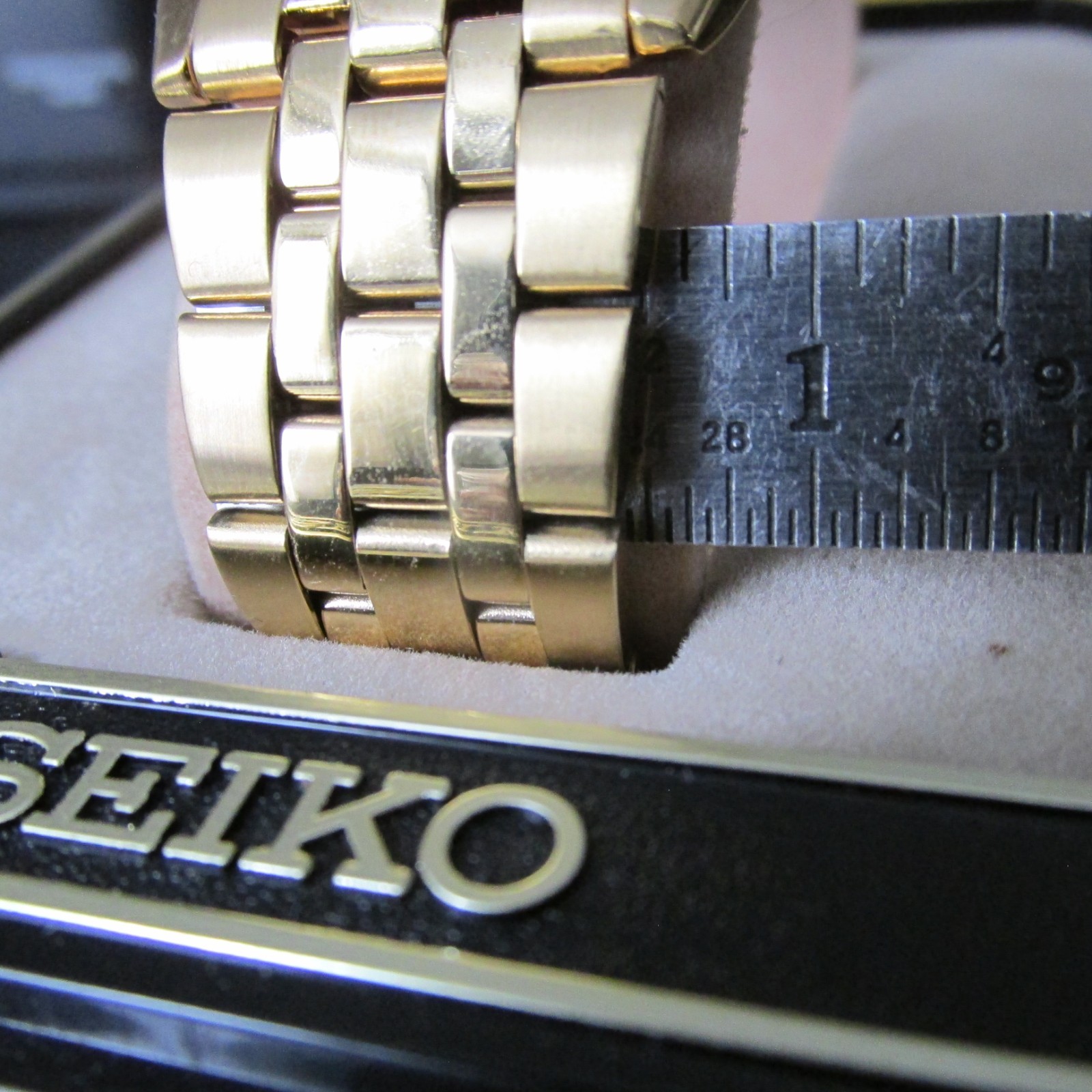 Seiko Railroad Wristwatch: Railroad Approved, 6 Emblems, Military Time & Date