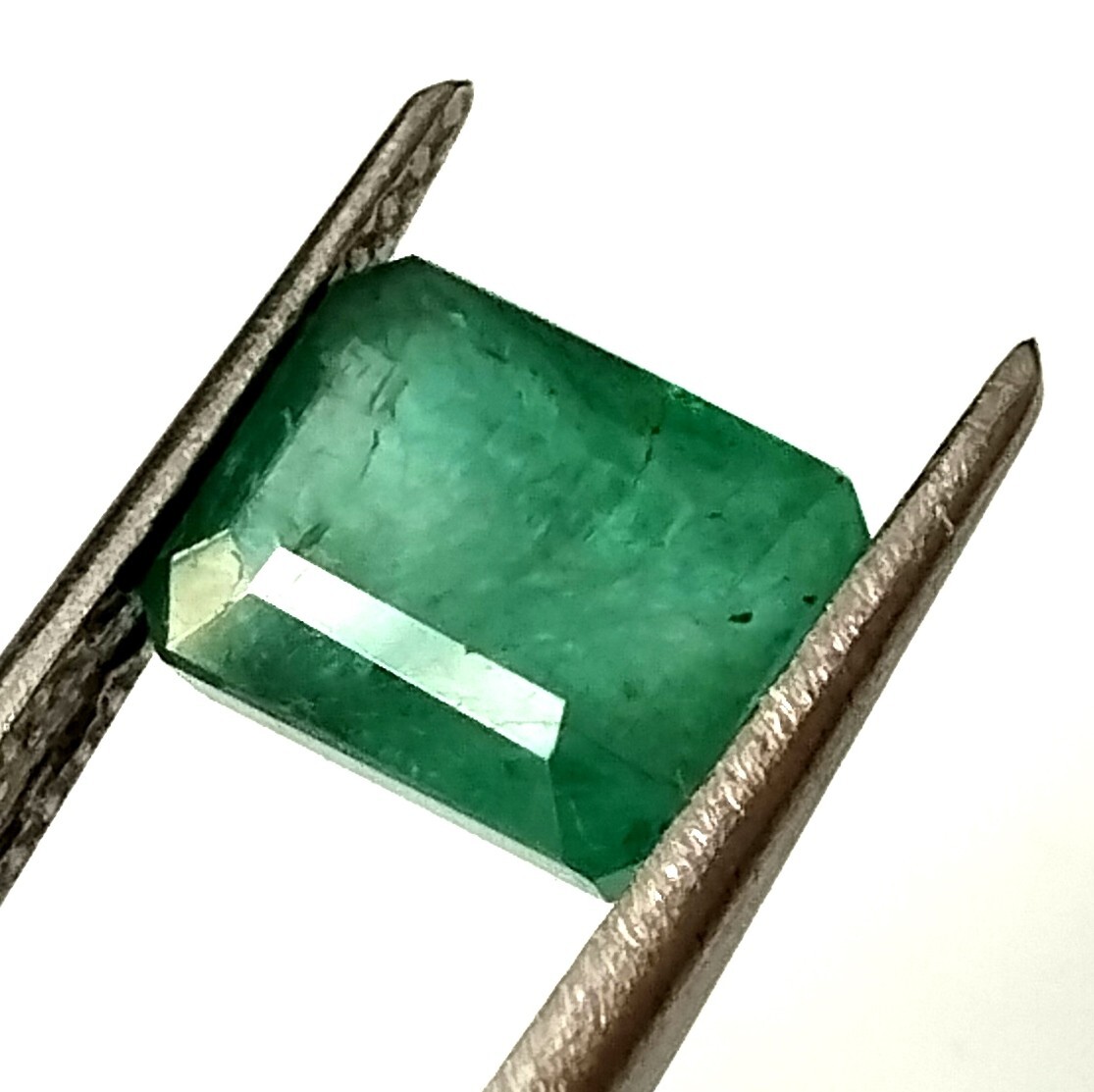 ZAMBIAN GREEN EMERALD FACETED NATURAL UNTREATED EMERALD CUT GEMSTONE 2.30 CARAT