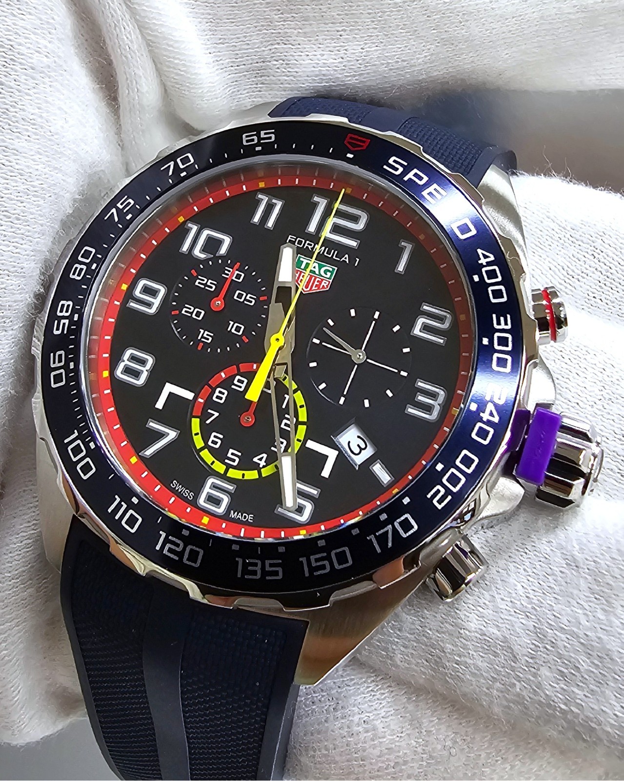 TAG HEUER FORMULA 1 43MM X RED BULL RACING RUBBER MEN’S WATCH CAZ101AL.FT8052