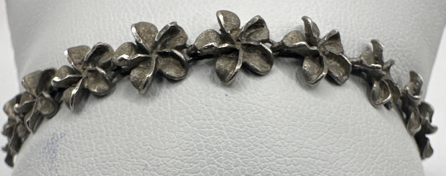 Sterling Silver 7” Plumeria Flower Bracelet (6.76g)