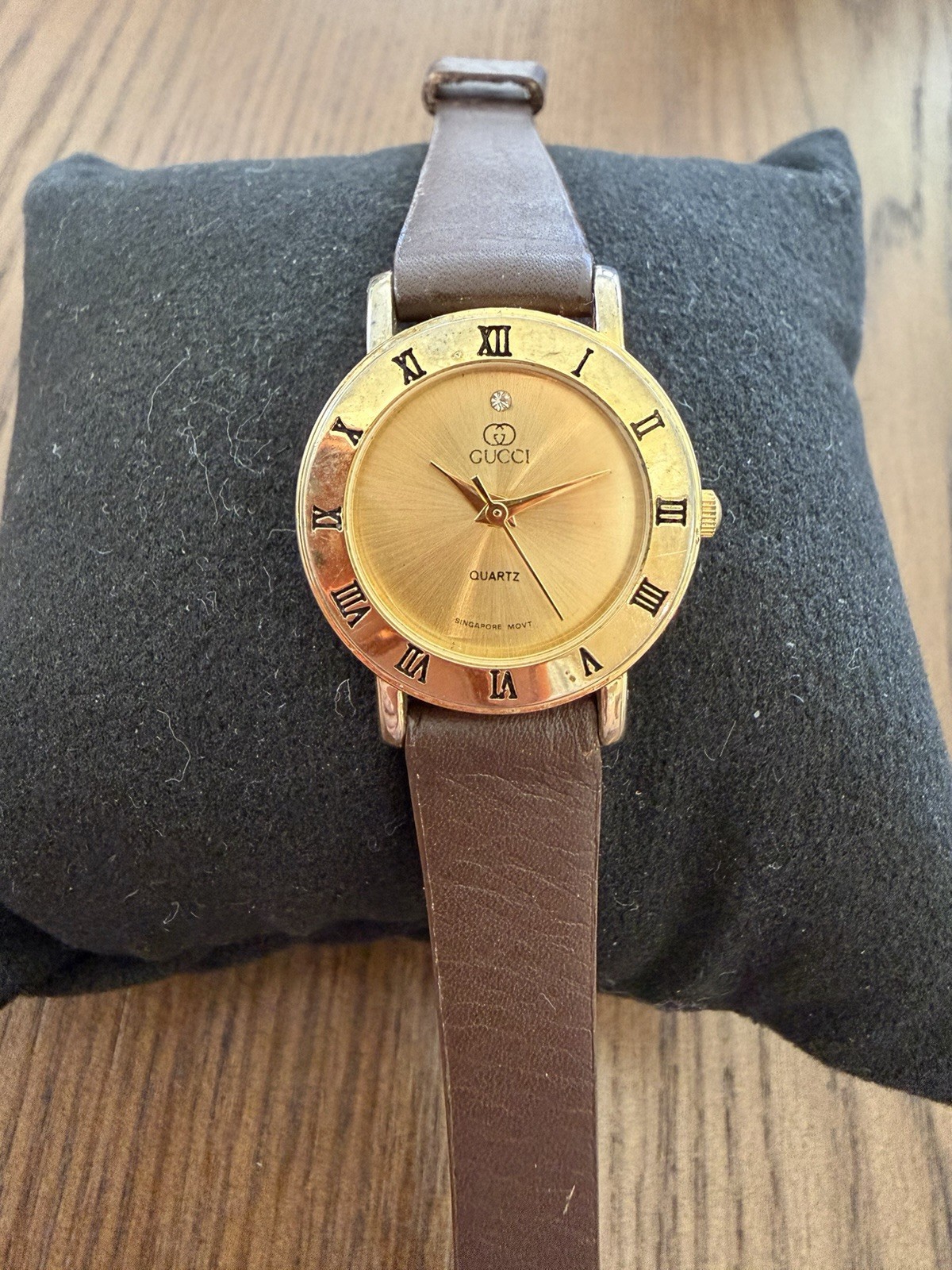 Vintage GUCCI 3000L A Diamond Gold Dial Roman 26mm Qz Ladies Watch JAPAN