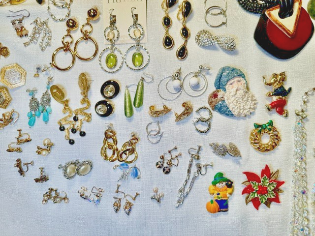 Vintage JEWELRY – 70-80’s & Earlier Trifari, Emmons, Esinberger, Monet, Lisner