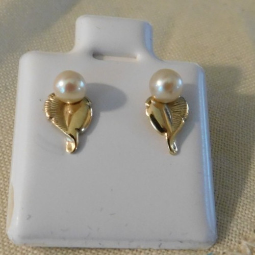 Pearl 14K Gold Stud Earrings by Carla Vintage