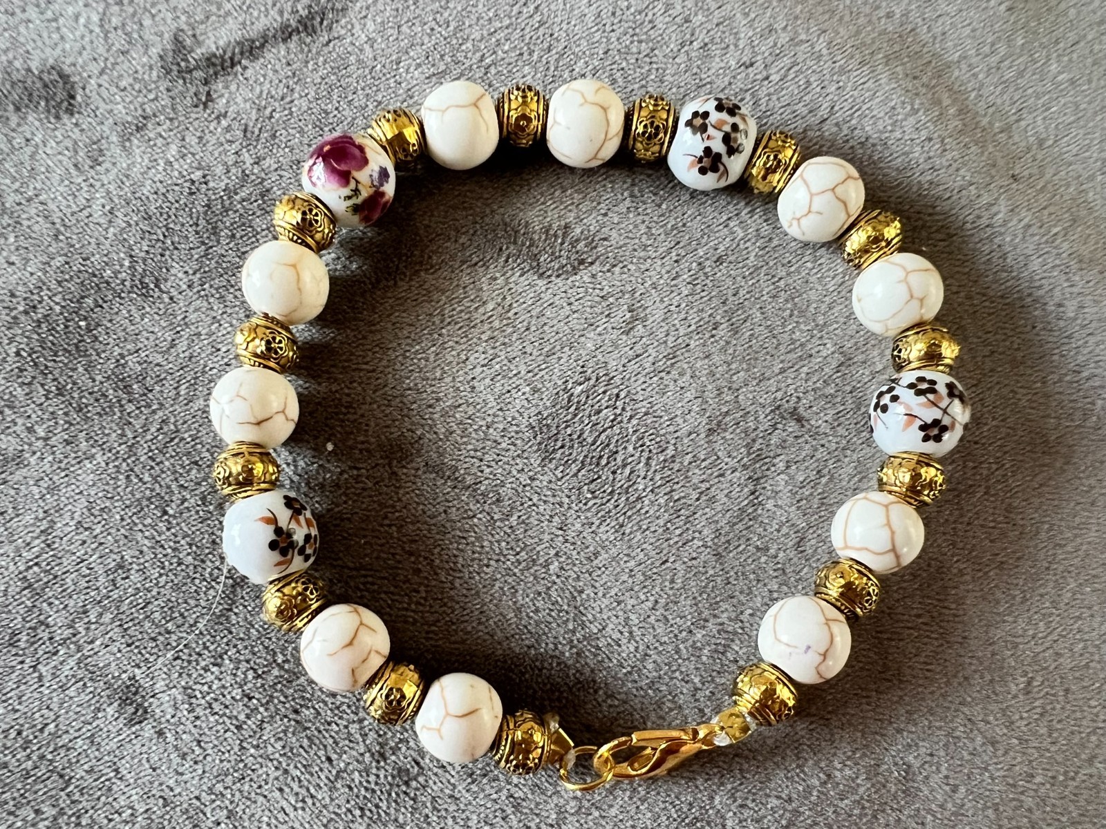 handmade women beige flower stone bracelet non elastic with zip