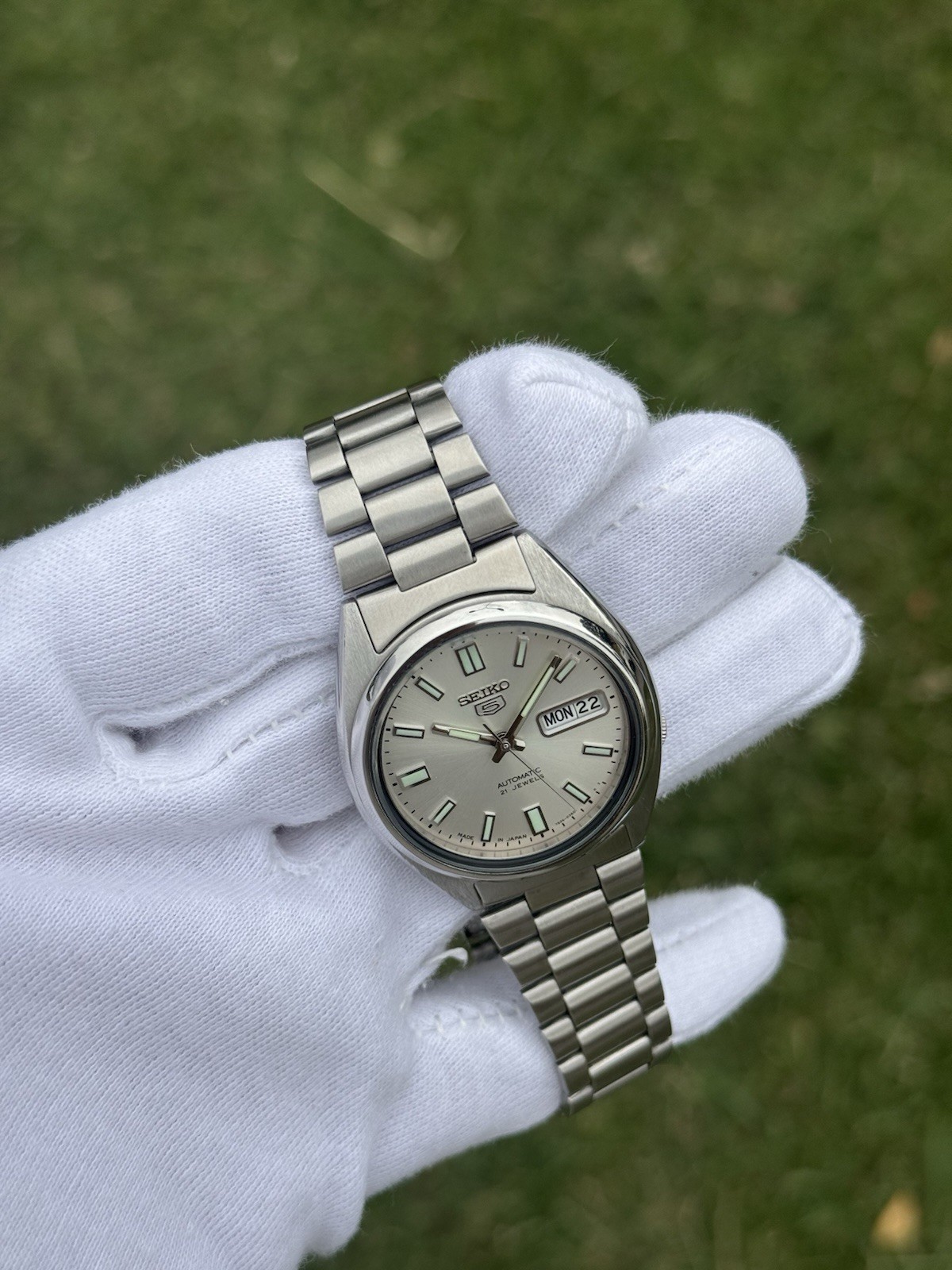 Vintage Seiko 5 Automatic 7S26 Mens Wrist Watch White Dial Day Date Japan 21J