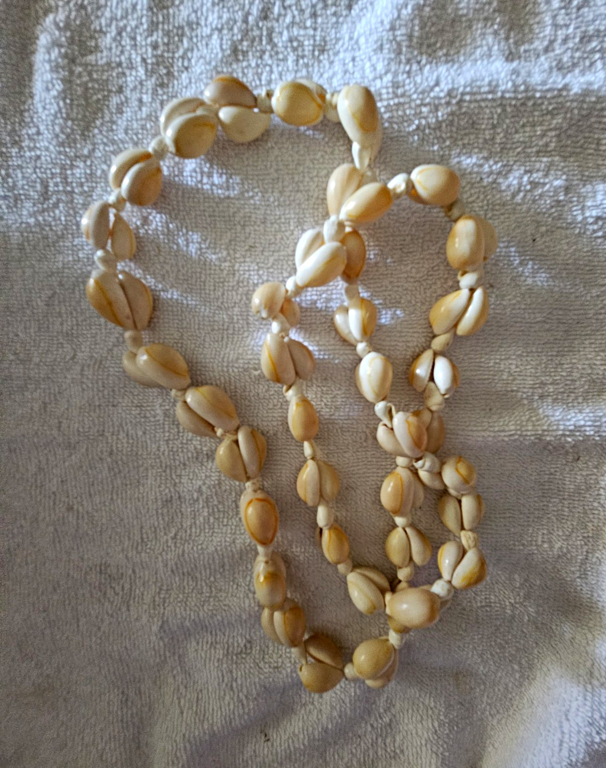 Hawaiian Cowrie Shell Necklace – Hand-Crafted Vintage
