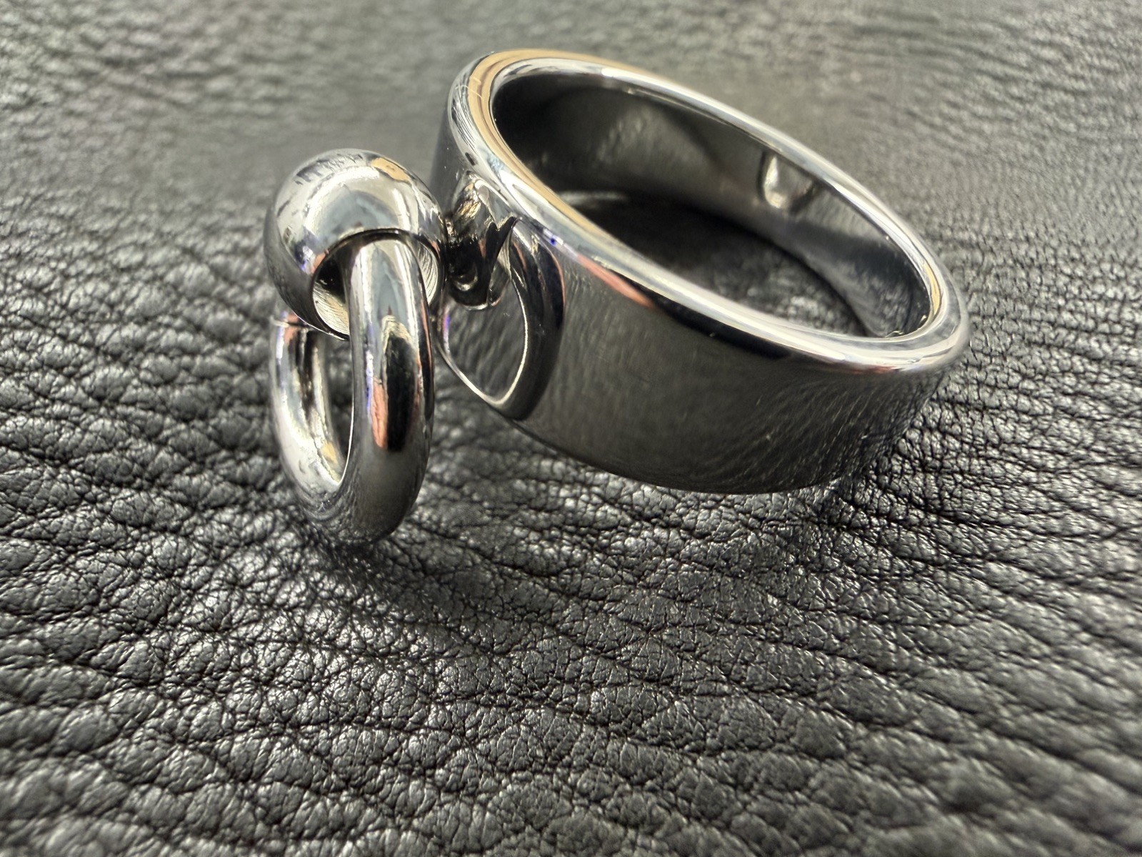 QUATTROFORT Industrial Cyber Gothic O Ring Swivel Shackle Ring Steel Band 7