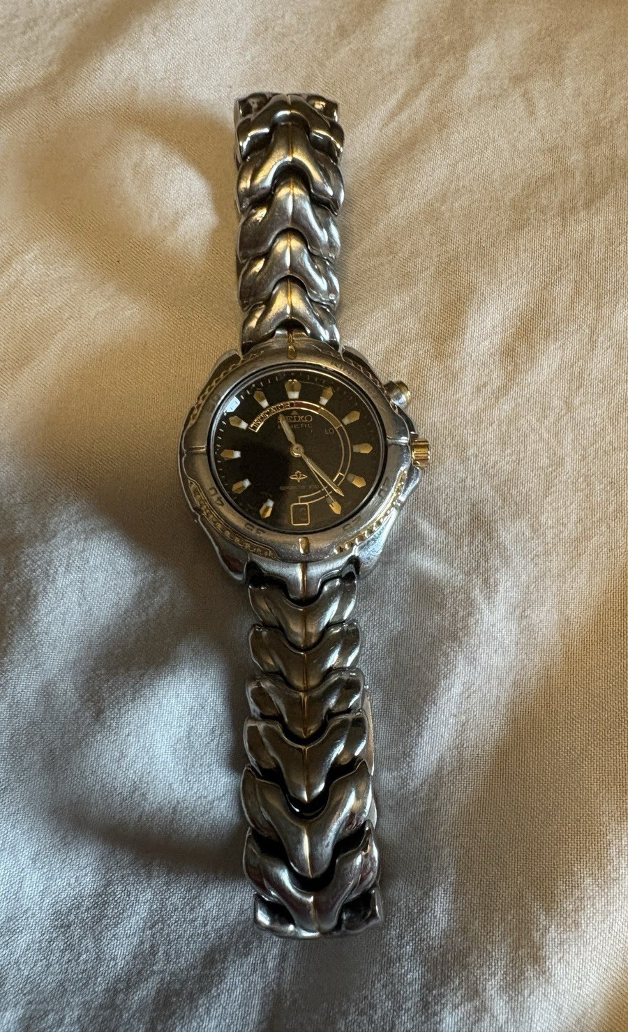 Seiko Kinetic Sports 100 Two-Tone SS Bracelet Black Dial Sapphire 100m