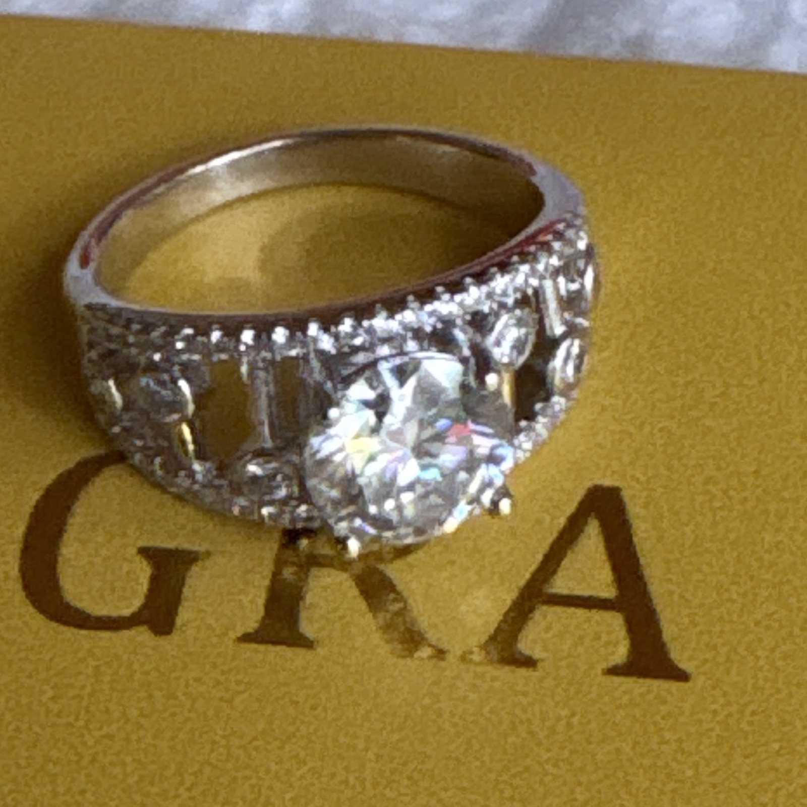 Sz 8 2.0ctw GRA Certified D Color Round Moissanite Ring CR7223
