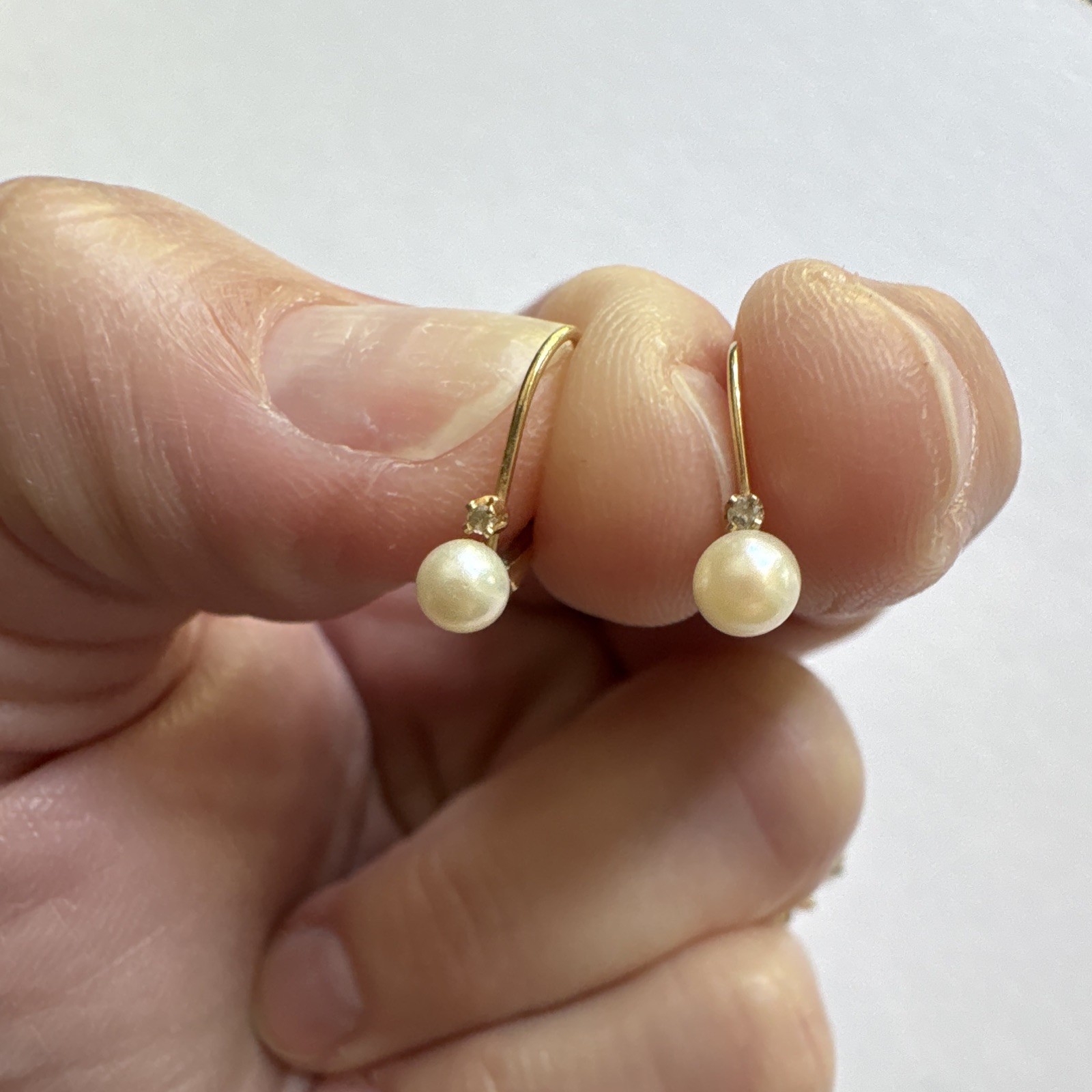 14k Gold Leverback Dangle Drop Earrings White Round Pearl Pair w/ Diamond Chip