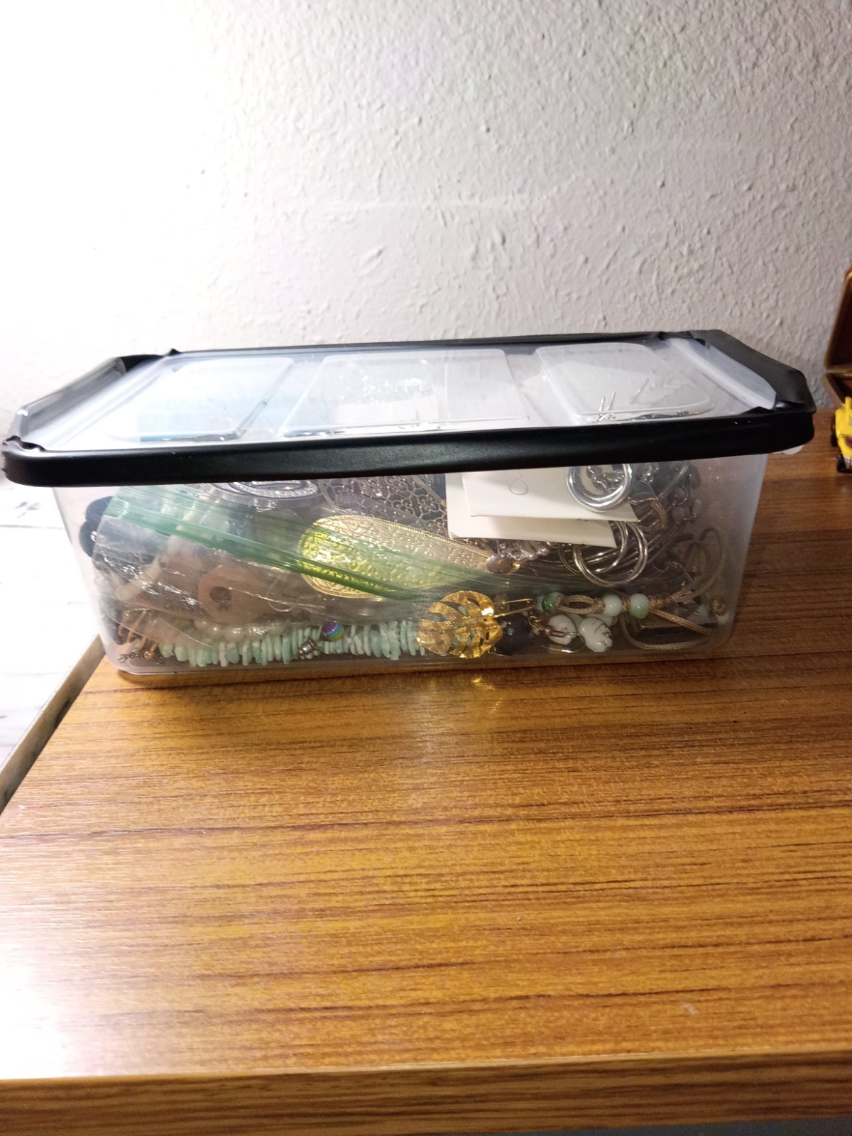 2LB 4 1/2 OZ Pounds Mystery Jewelry Box With Giovanni Touchstone And Others