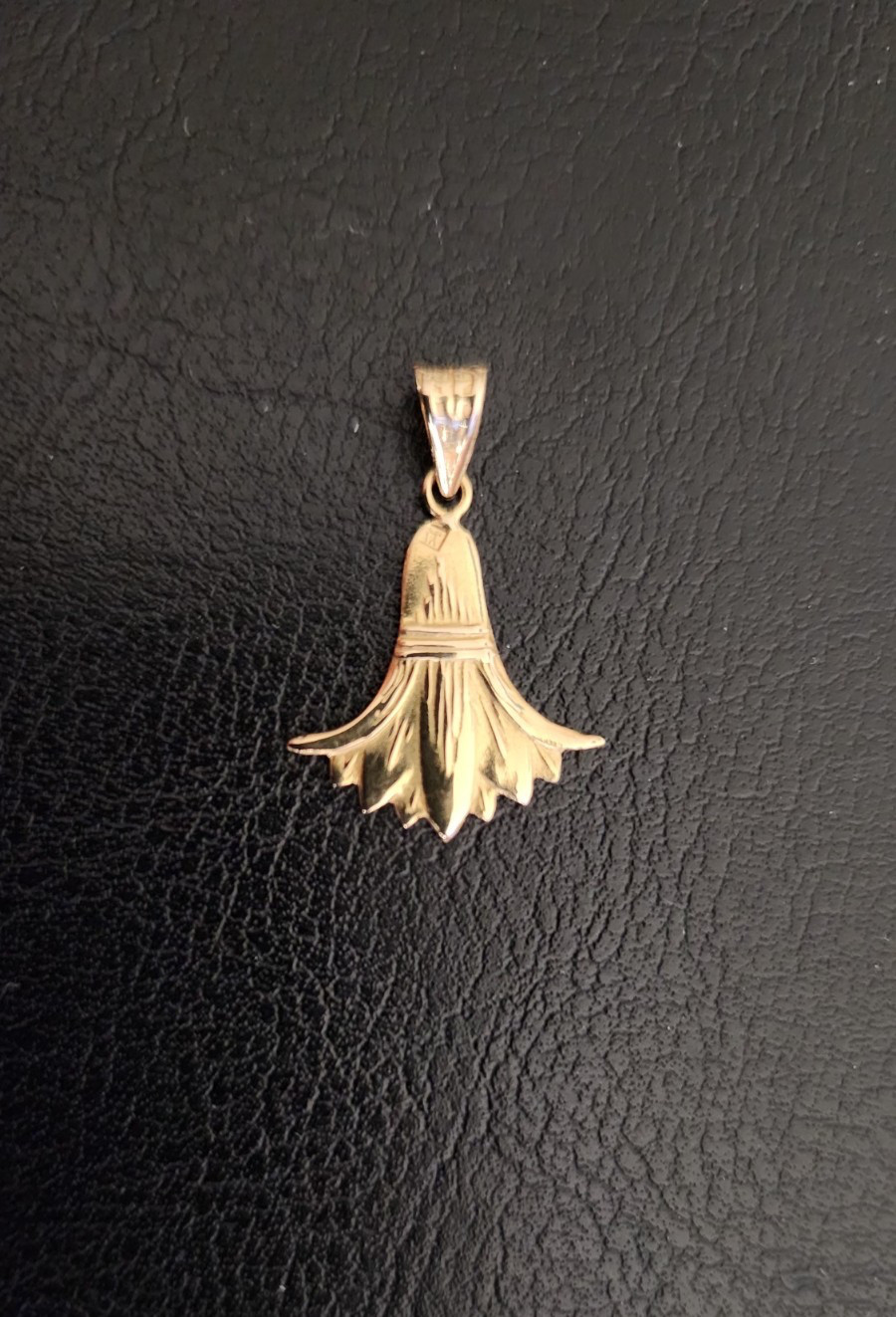 18K Yellow Gold Egyptian Lotus Flower Pendant, Pretty