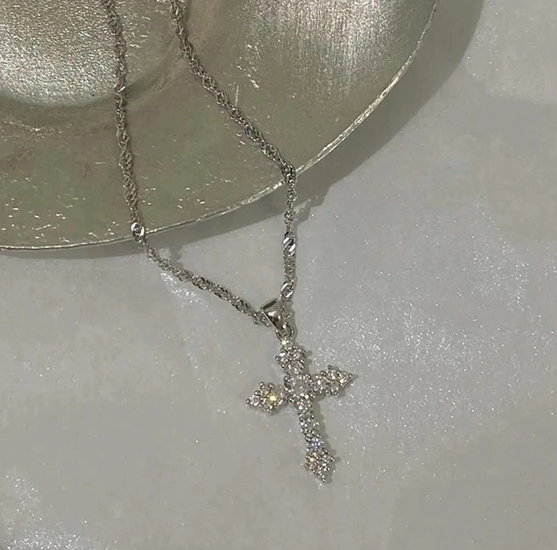1pcs Crystal Zircon Cross Pendant Necklace – Elegant Silver Chain for Women