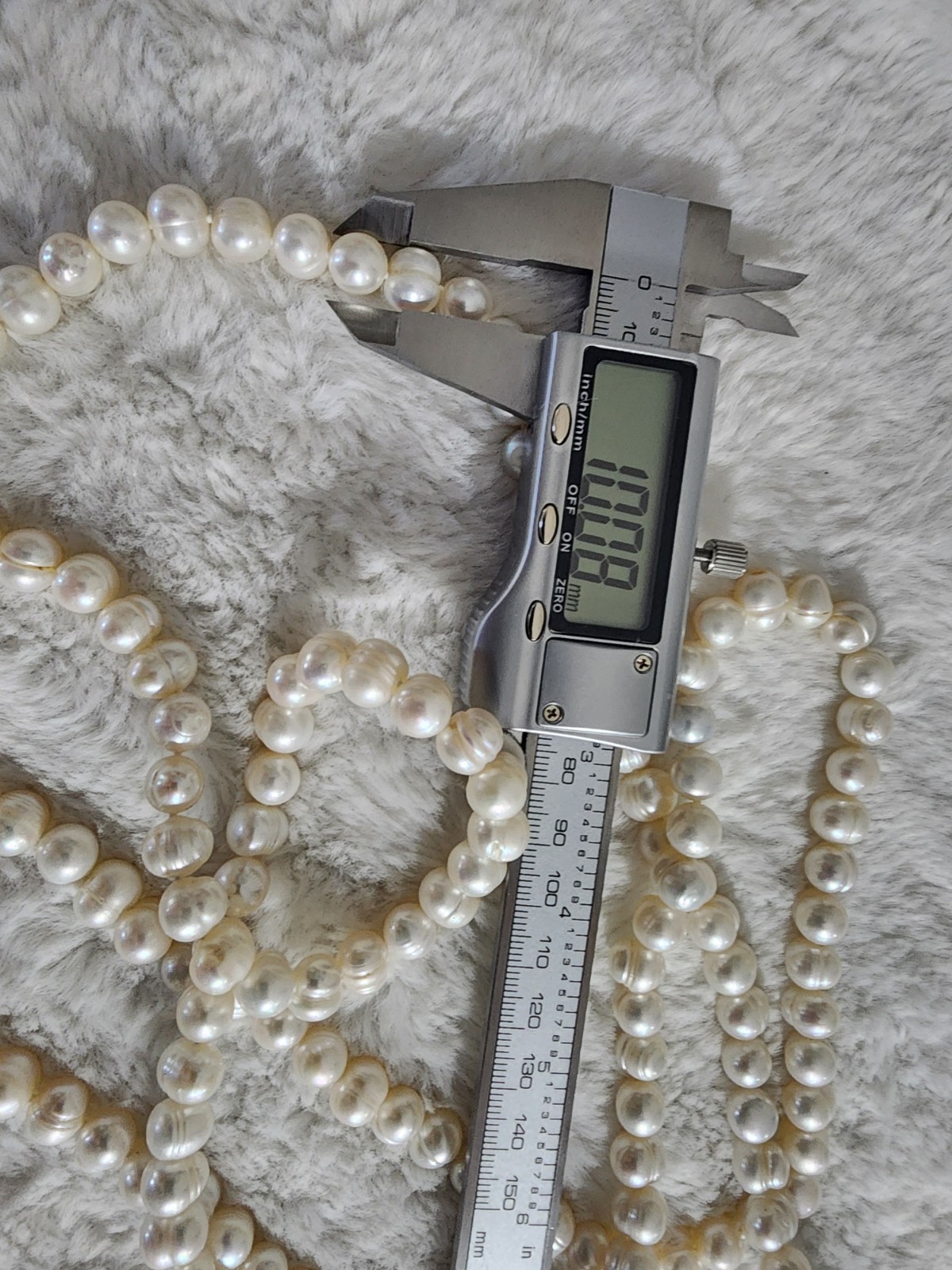XL vintage white freshwater pearl necklace. 180 cm long.