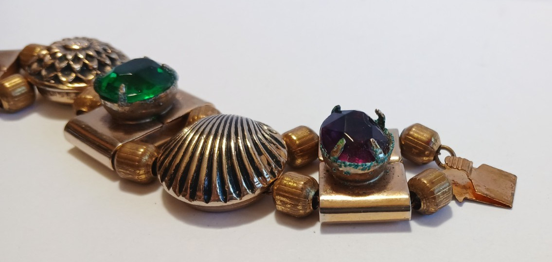 VINTAGE VICTORIAN REVIVAL FACETED MULTI COLOR STONES SHELL & LION SLIDE BRACELET